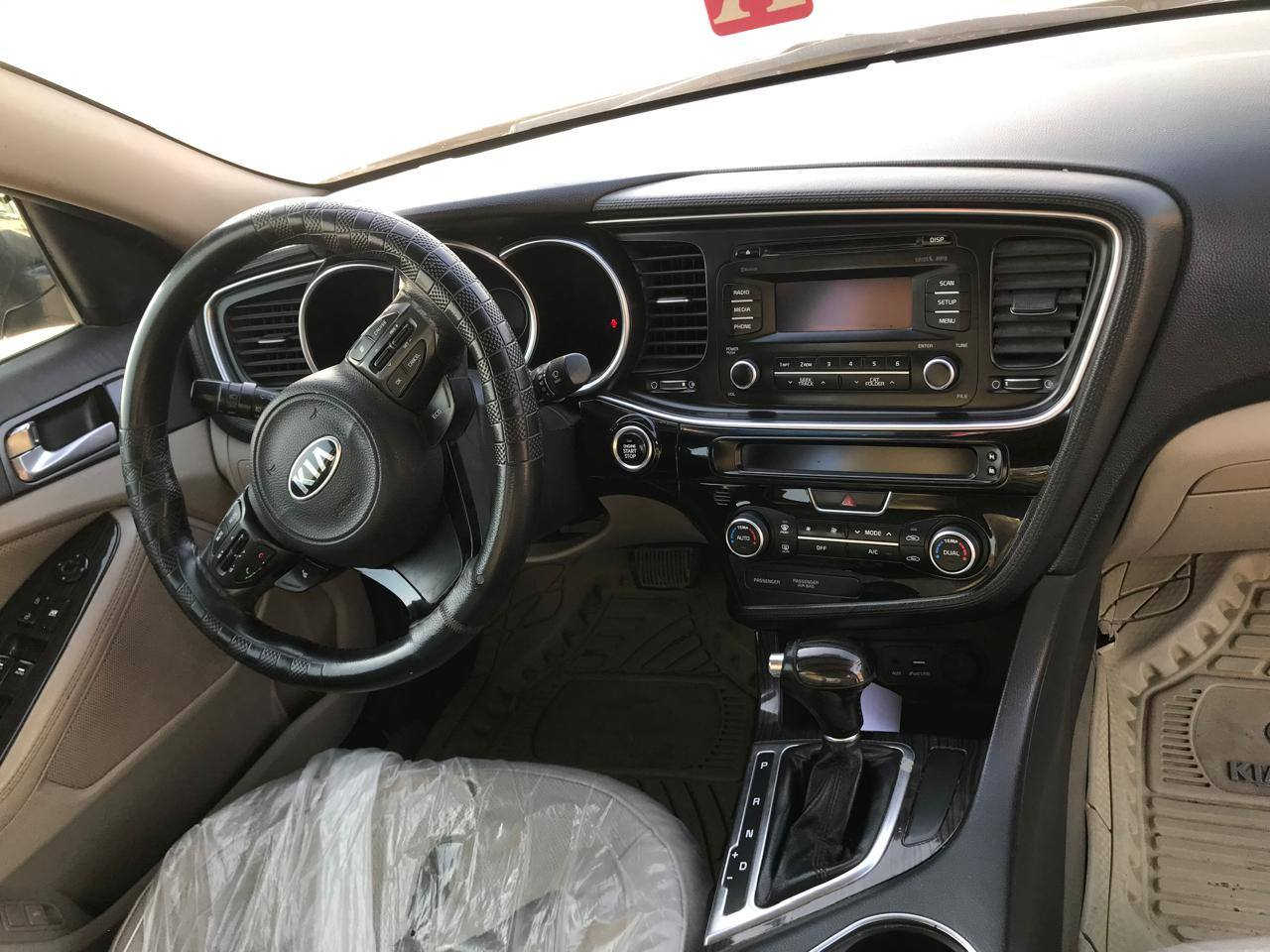 السلام عليكم
كيا اوبتيما 2015 وارد امريكي السياره فول مواصفات ماعدا الفتحه (كشن كهربائي _ مقاعد جلد _تحكم ستيرن _مثبت سرعه _تحديد مسار _ وبعد هوايه مواصفات) الغرفه VIP التبريد قطعتين ثلاجه، كير و محرك فول نظافه جدد
2400 GDI 
السياره مصبوغه حزام للجماليه وبيهه شخط بسيط بلباب مال الصدر 

 تخم تاير جديد حداديه جديده السياره مابيهه اي نقص 

السعر: 118 ورقه وبيه مجال عنوان السياره بابل 

للاستفسار:  ***********
