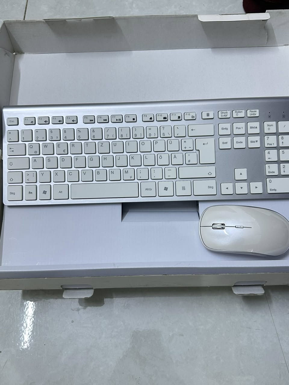 كيبورد اصلي القطعه ب25  مع توصيل بالعافيه اول تم بالخاص (  بعضهم مع الماوس )


**إذا كنت صاحب هذا الإعلان وتريد حذفه لأي سبب، رجاءا أرسل رسالة إلى الدعم الفني**