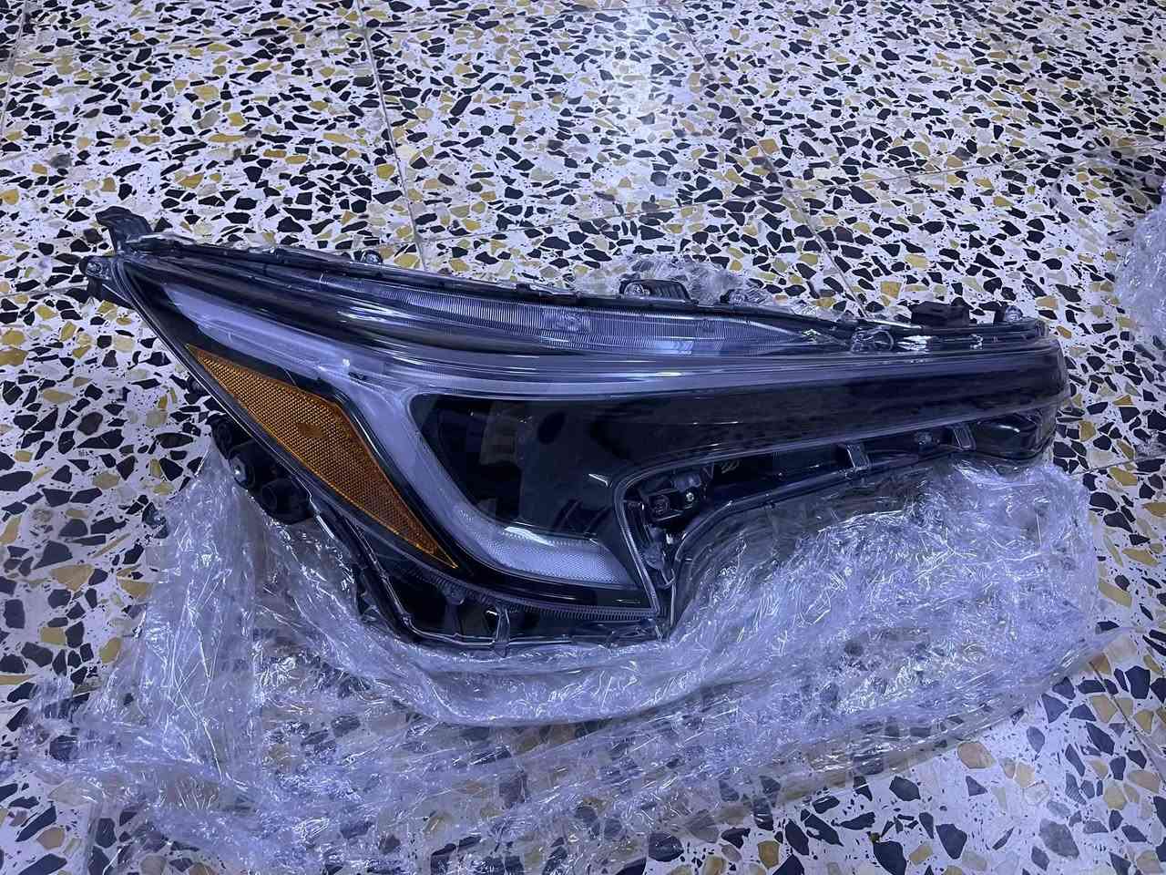 سلام عليكم
ليتات كورله وارد امريكي اصليات 
مال موصفات se
شرط الفحص مديل 25 
واحد بلادي والثاني مبدل بي الجامه فقط
السعر 5$
***********
