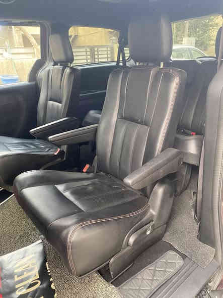 السلام عليكم ورحمة الله وبركاته سياره سبعه راكب دوج كرفان موصفات GTاعله موصفات بالكرفان
سياره بسمي
هزه جديده
 اللون pRVماروني
موديل2019
مكينه3600
مكينه وكير مكفولات
ابواب كهرباء
ثلاث قطع تبريد
داخل جلد
كشنات كهرباء
ويل اسود بلاد
شاشه قبلاب 
كامره
فرس متصل اسفل
فرس اعلى
سياره مكفول شواصي لغود تكم
ايرباك سليم
مكانه الاعظميه
اتصال ***********
السعر 185
