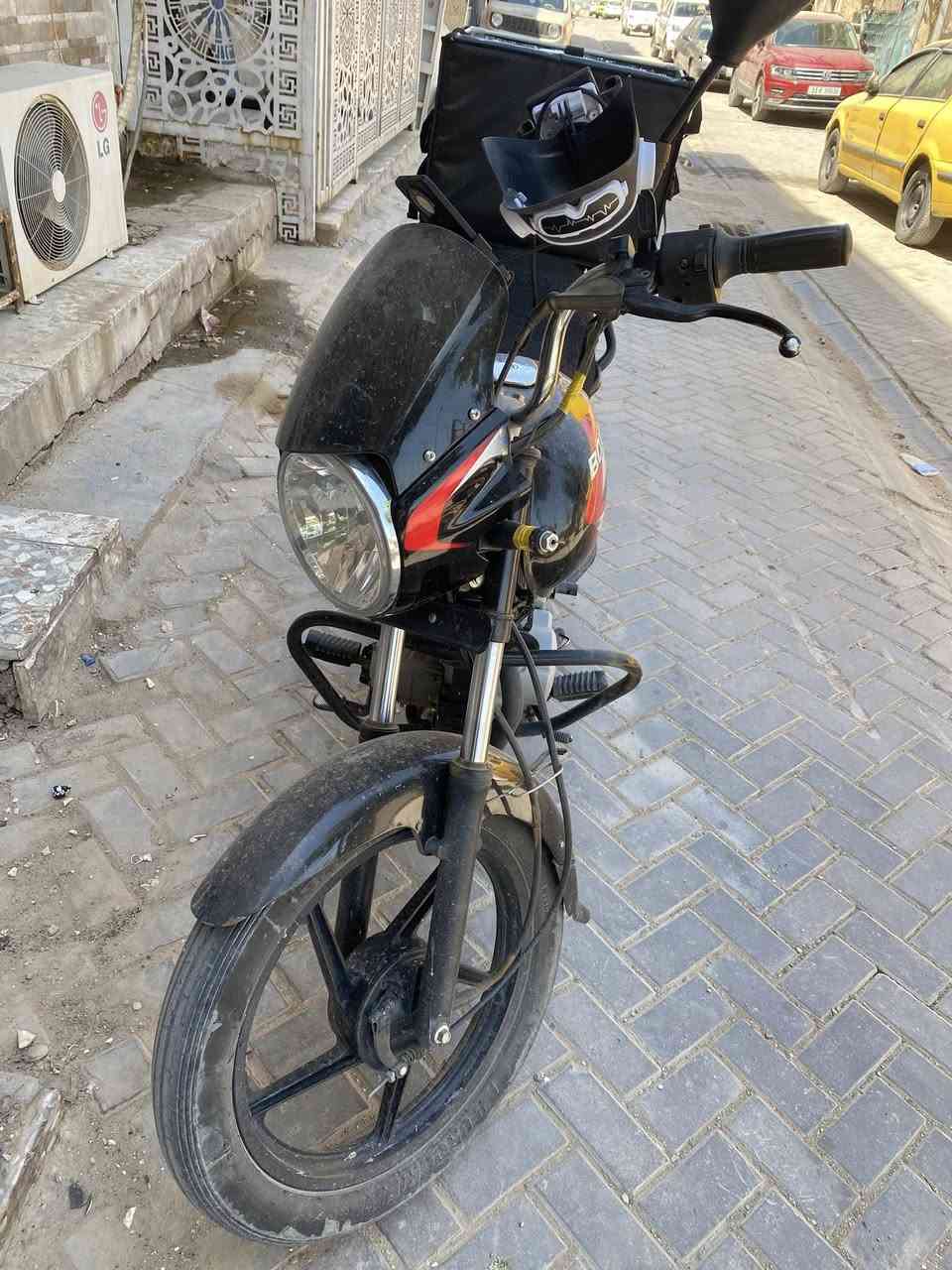 سلام عليكم بوكسر للبيع مرقمه كامله مكمله لواحة وسنويه نكليزي طالعه ب ٢٢ السعر مليون و ٦٠٠ بغداد 

+964 772 790 0827
