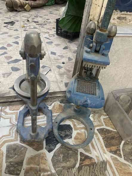 عصارة برتقال وقطاعة فنكر للبيع 
ثنينهن ب150
***********
مكانهن بل زعفرانية
