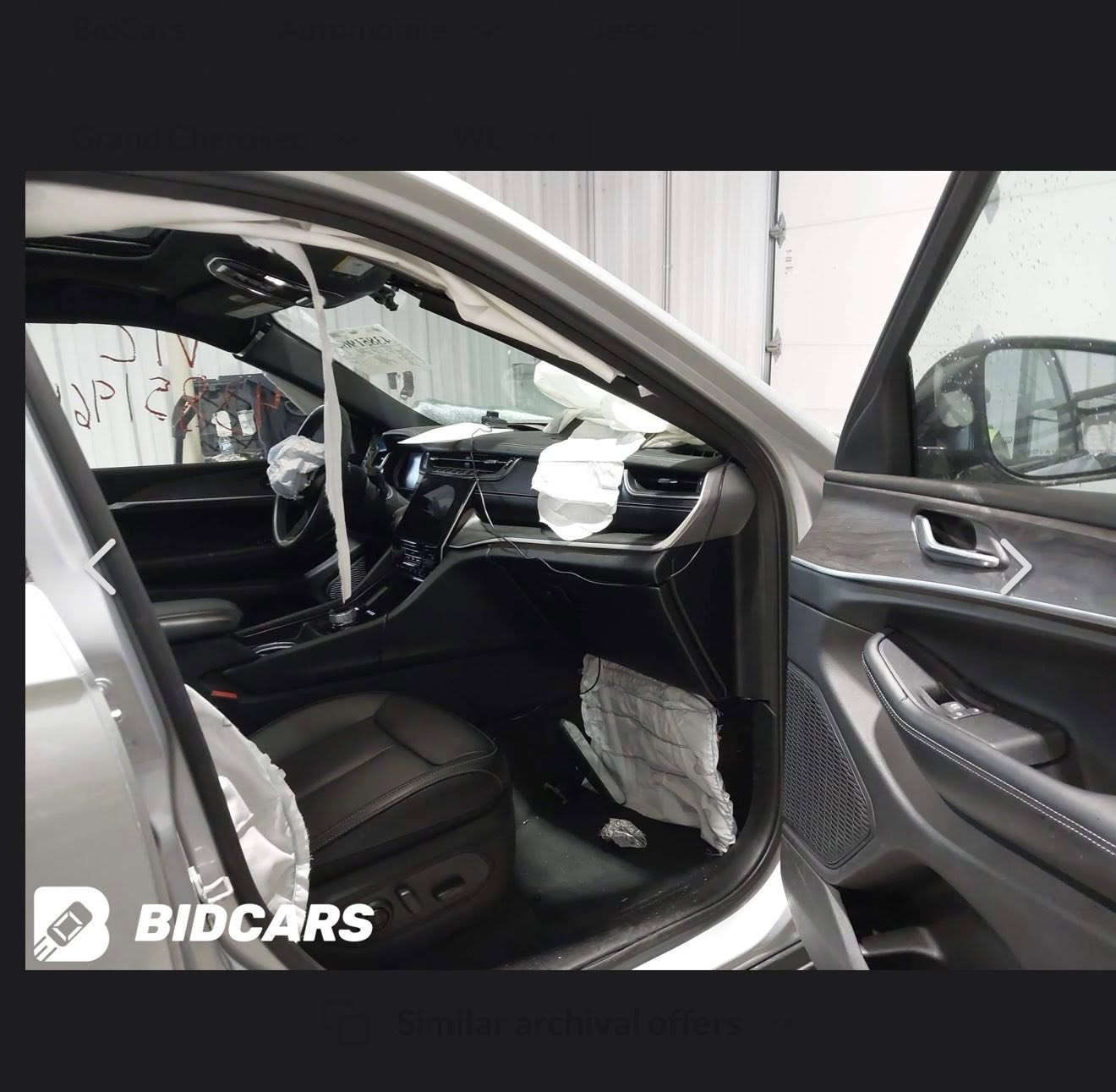 سيارة SUV فخمة وكبيرة، م.

المواصفات:
 • المحرك: 3.0 لتر، 6 سلندر توين تيربو
 • القوة: 420 حصان
 • ناقل الحركة: أوتوماتيك 8 سرعات
 • نظام الدفع: رباعي (4×4)
 • عدد الركاب: 7 إلى 8 ركاب
 • سعة السحب: حوالي 9,850 رطل
 • الطول: حوالي 226 إنج (حوالي 5.7 متر)
 • مساحة صندوق الأمتعة: كبيرة جداً تصل إلى 130 قدم³  

المميزات:
 • شاشة معلومات كبيرة
 • كاميرات 360 درجة
 • حساسات أمامية وخلفية
 • مقاعد جلد كهربائية
 • نظام أمان ومساعدة للسائق

***********
