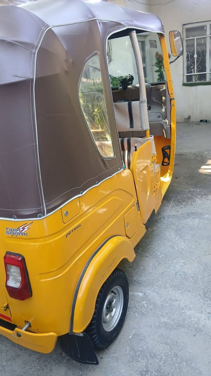 سلام عليكم تكتك باجاج موديل 22 زيرو تراي خير من الله مكينه كير اكسل خير من الله مكان بغداد لامين الثانيه سعر 9مليون لاتصال على الرقم, ***********
