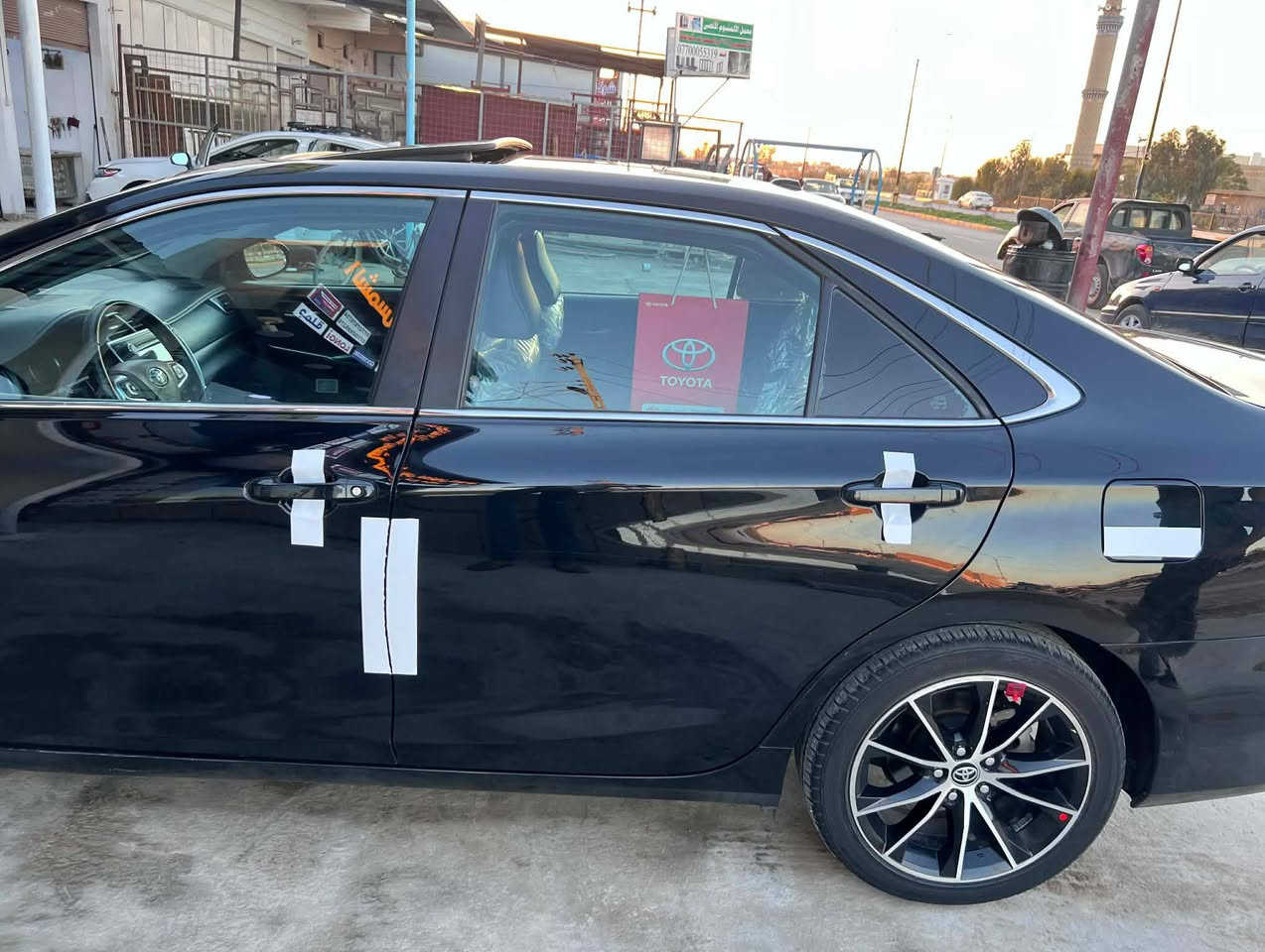 سلام عليكم للبيع كامري 2016 سياره بيها صبغ بابين اثر شخط شرط بدون فتح بدون ايرباك سياره كلش جديده
سياره مواصفات Xseفول مواصفات للخير 
فتحه سقف 
شفتات ستيرن 
بصمه دخول ذكي دوسات ترحيب 
كشنات هيتر وكهرباء وجلد 
شحن لاسلكي 
رادارات امامي خلفي وجانبي 
منضومت زنزون جديده 
تدفئه وتبريد ثلج 
سياره كامله مكمله تخم تاير جديد صدر امامي خلفي جديد
سياره كامله من كل نواحي 
مكان سياره ديالى  اي ستفسار ***********
