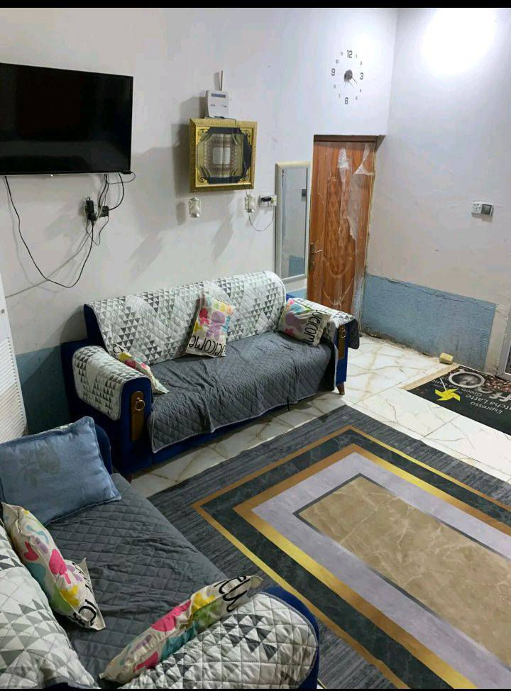 الله مصلي على محمد وآل محمد
دار للبيع زراعي مساحه 160متر بناء بلوك كهربائي جديد يحتوي على حديقه خارجيه و داخليه و صحيات داخليه وخارجيه و استقبال خارجي فقط ما ملبوخ فقط البيت كله كامل يحتوي على 2غرف كبار و صاله داخليه ارضيه بورسلين العنوان ناصريه مركز خلف المعدان قرب صيدليه الكناهره قريب على الشارع العام السعر ***********
