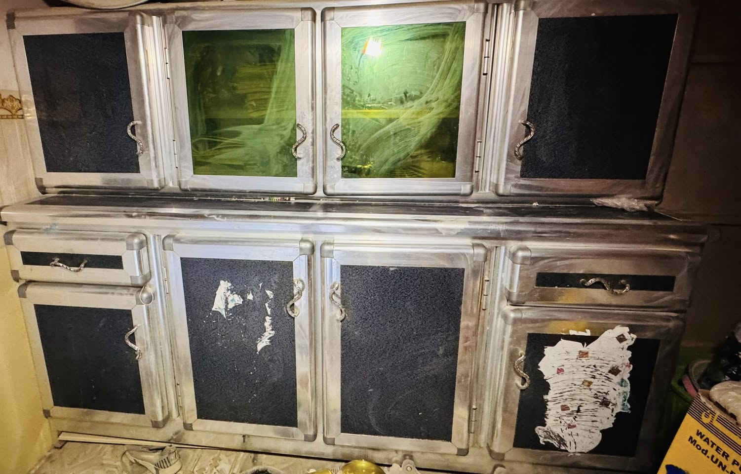 غراض للبيع مستعملات ايام فقط 
الكاونتر ٢٥٠
السرير ١٠٠
الطباخ ٢٠
بيهن مجال قليل
***********
