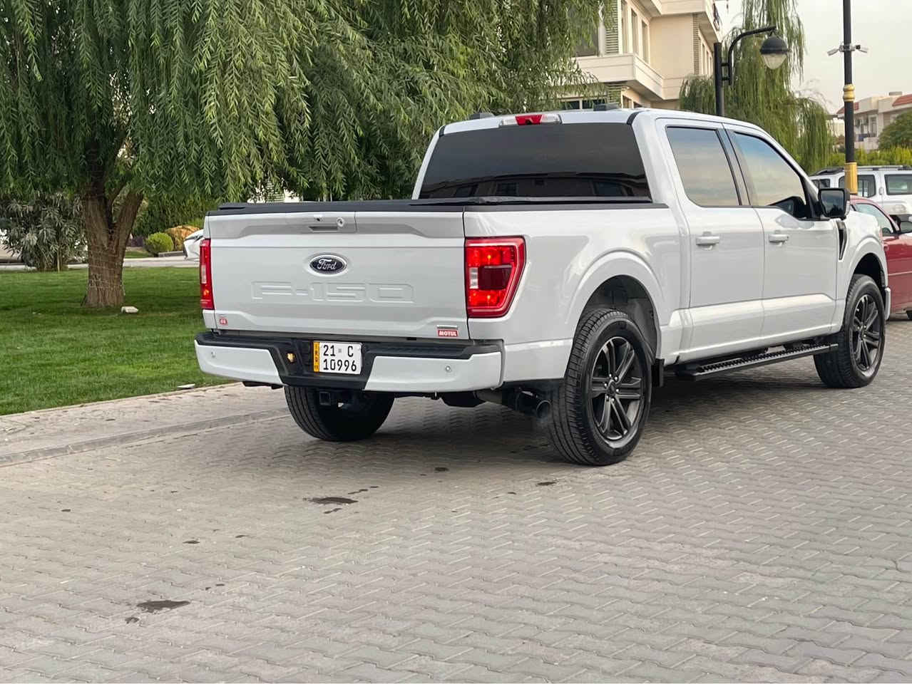 السلام عليكم … للبيع او مراوس برقم شمالي فقط … فورد f150 موديل ٢٠٢٢ وارد امريكي لون سموك حدثها بنيد و جاملغ البنيد مبدل نفس اللون و الجاملغ مصبوغ بدون دواخل اريباك بردة و سكان وراجع سستم فول مواصفات بانوراما كشنات كهرباء و تدفئة خمس كامرات و حساس ٣٦٠ درجة شاشة جبيرة و رادار امامي و خلفي و جانبي لايت ٤ عدسات ٧ انظمة قيادة كير طيارة ١٠ نمر محرك ٦ سلندر ٢٧٠٠ السيارة جديدة كلش كلشي بشرط بدون مصرف دينار السعر ٣٢٥ للاستفسار *********** السليمانية, العراق
