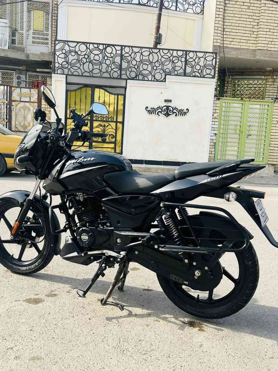 سلام عليكم دراجه بولسر مكينه 150  موديل 23  دراجه جديده ماشيه 15 الف حقيقي  مرقم رقم نكليزي  بسمي ثاني يوم  احولك.مكفوله وين ميعجبك اخذه شوفه سعر 2800 مليونين وثمنميه وبيه مجال لشراي  المكان بغداد قرب حيور رقم ***********
