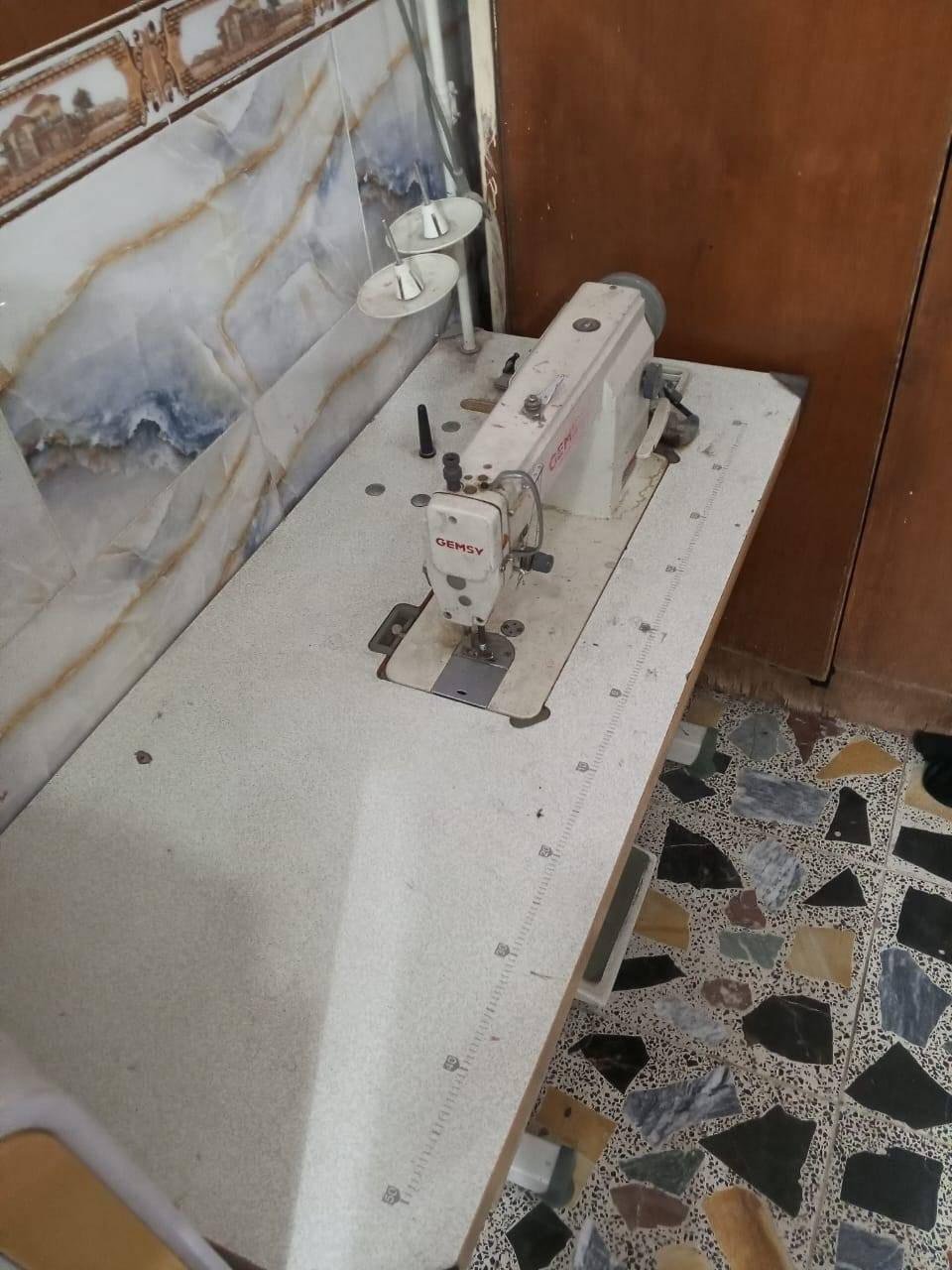 يا الله للبيع مكينة خياطة جديدة على وضع الشركة مكاني بغداد البلديات هذا رقمي ***********
