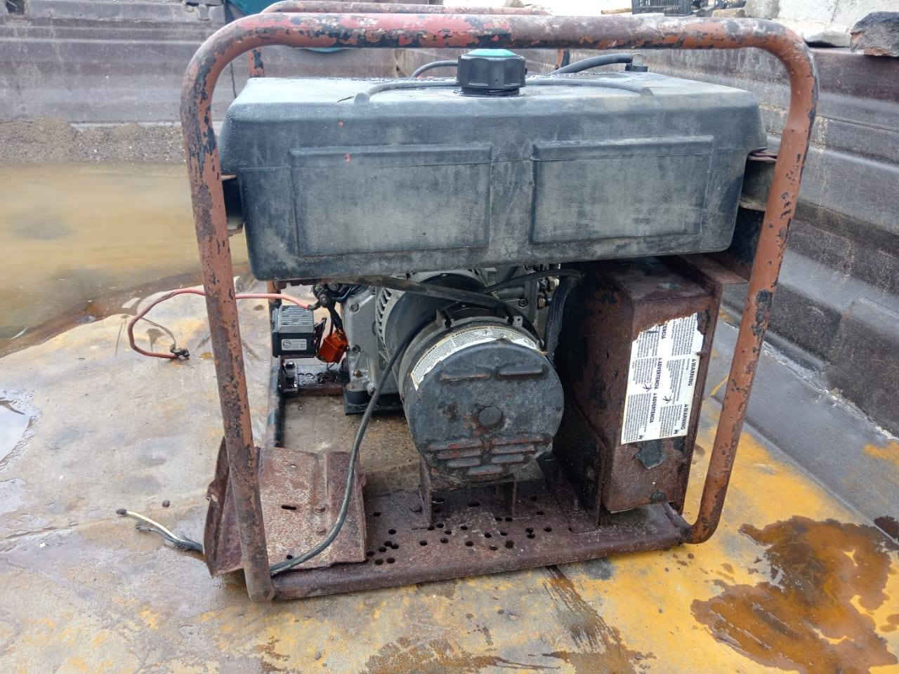 للبيع مابيها اي عطل شغاله شرط السعر 300 بيها مجال بسيط الشراء يتصل ***********
