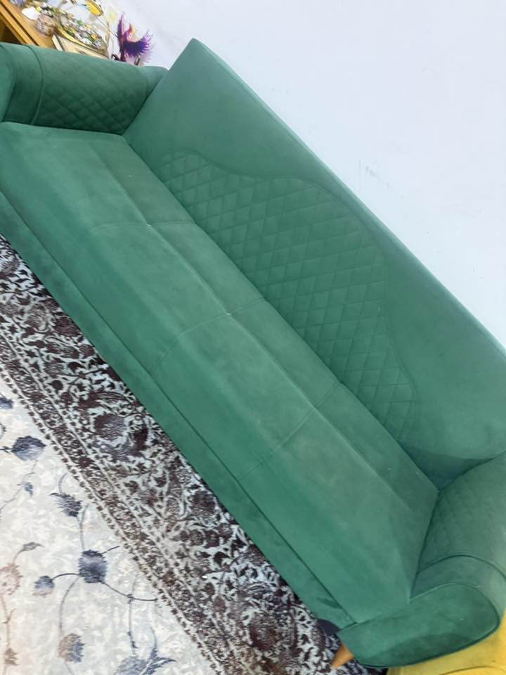 تخم قنفات ١٠مقاعد سرير مخزن تركي ماخذته مليون وربع*********** مكان بغداد شارع الربيع
