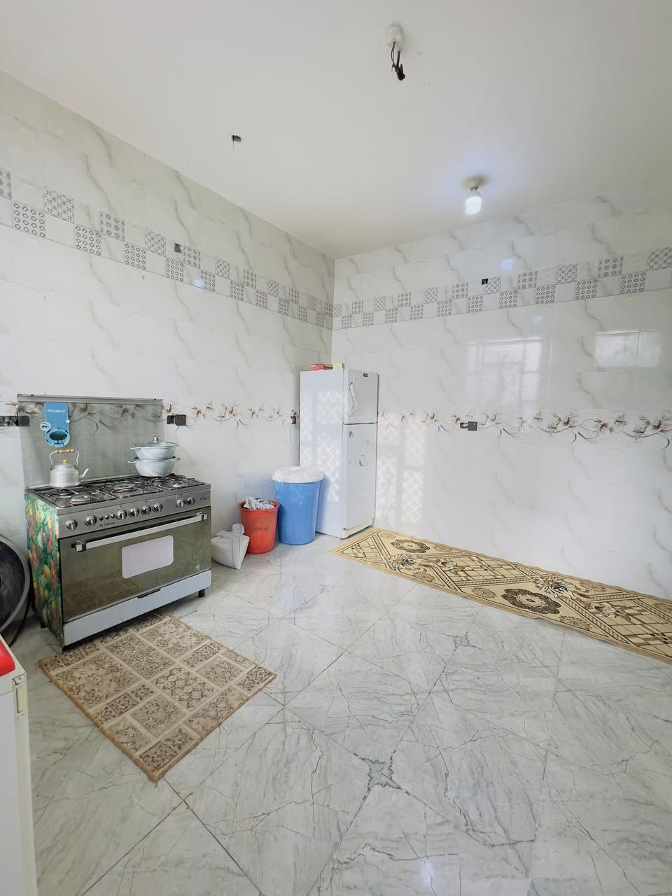 سلام عليكم 
دار للبيع في منطقه حي النفط مقابل ال كركوش 🏠🏠
طابو زراعي نقل أسهم شارع ١١م 
المساحه ٢٠٦م طابق واحد بناء ٢٠٢١
يتكون من غرفتين كبيرات +استقبال+مطبخ+صاله+صحيات داخل وخارج 
للاستفسار آكثر ومعرفه السعر اتصل او مراسله الصفحه 
ملاحظة نستقبل جميع العروض ماعليكم سوى الاتصال او زياره مكتب #فراس #الزيادي للعقارات 
الواقع في حي ألحكم قرب صيدليه آدم وسنكون في خدمتكم 
***********📞📞📞📞
