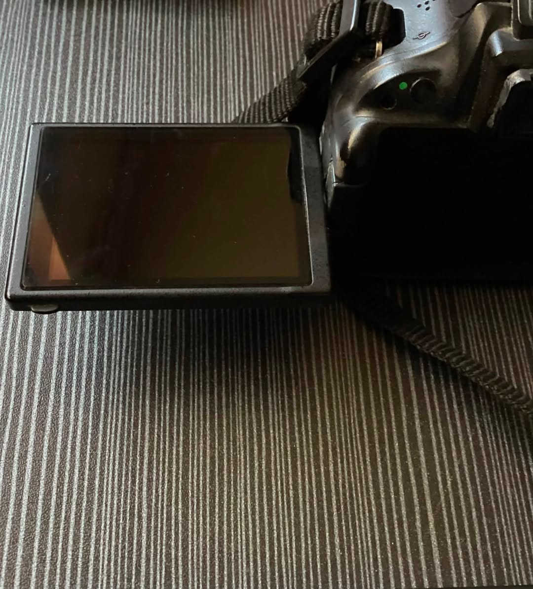 نيكون 5200 (Nikon D5200) استعمال شخصي
شاشة قلاب 360 درجة  
 العدسة: 18-55mm 
 الملحقات:
بطاريتين (عدد 2) + الشاحن الأصلي
 رام بسعة 32 جيجابايت
ستاند كاميرا ثلاثي (Tripod) ثابت
 محولة رام للموبايل واللابتوب بـ 3 منافذ (تايب سي، جالكسي، USB)
 حزام الكاميرا الأصلي
الموقع ، بغداد
*********** .
