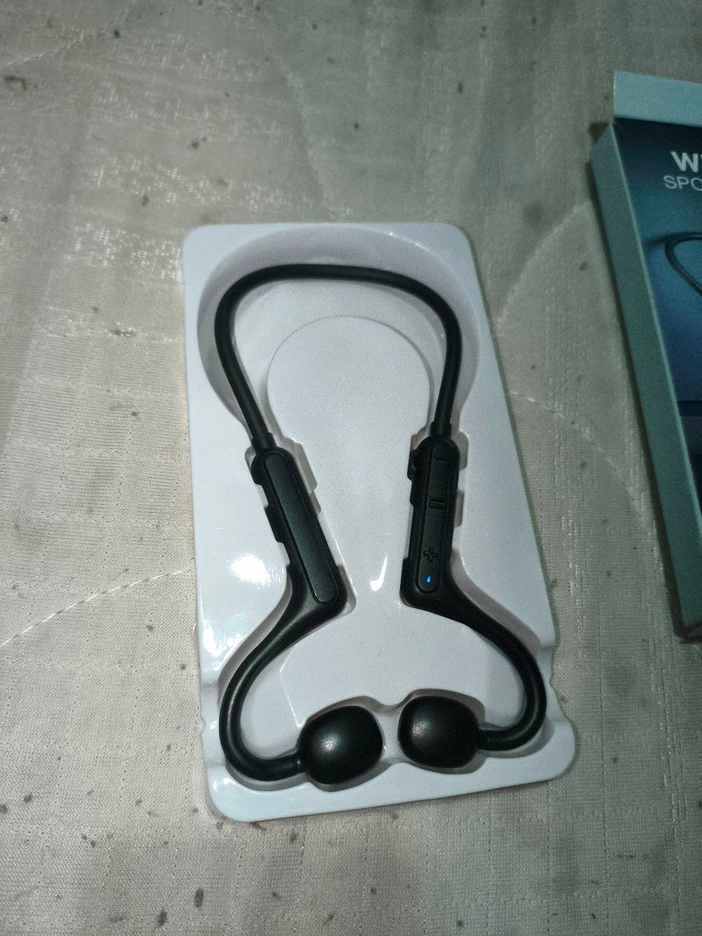 سماعات اذن حلوه من  شركه WIRELESS قوي  العنوان حي الحر جامع الامام المتقين 