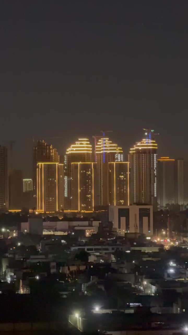 فرصة تمتلك وحدتك السكنية بوسط بغداد وبقرض عقاري!
📐 مساحات:
166 م²
145 م²
مدخلين من أحلى شوارع بغداد:
📍 مدخل شارع 40
📍 مدخل شارع الربيع
🔥 عدد محدود من الوحدات السكنية
💰 بأقساط مريحة
لا تضيع الفرصة… واخطي أول خطوة نحو مستقبلك اليوم.
📞 للاستفسار: ***********
