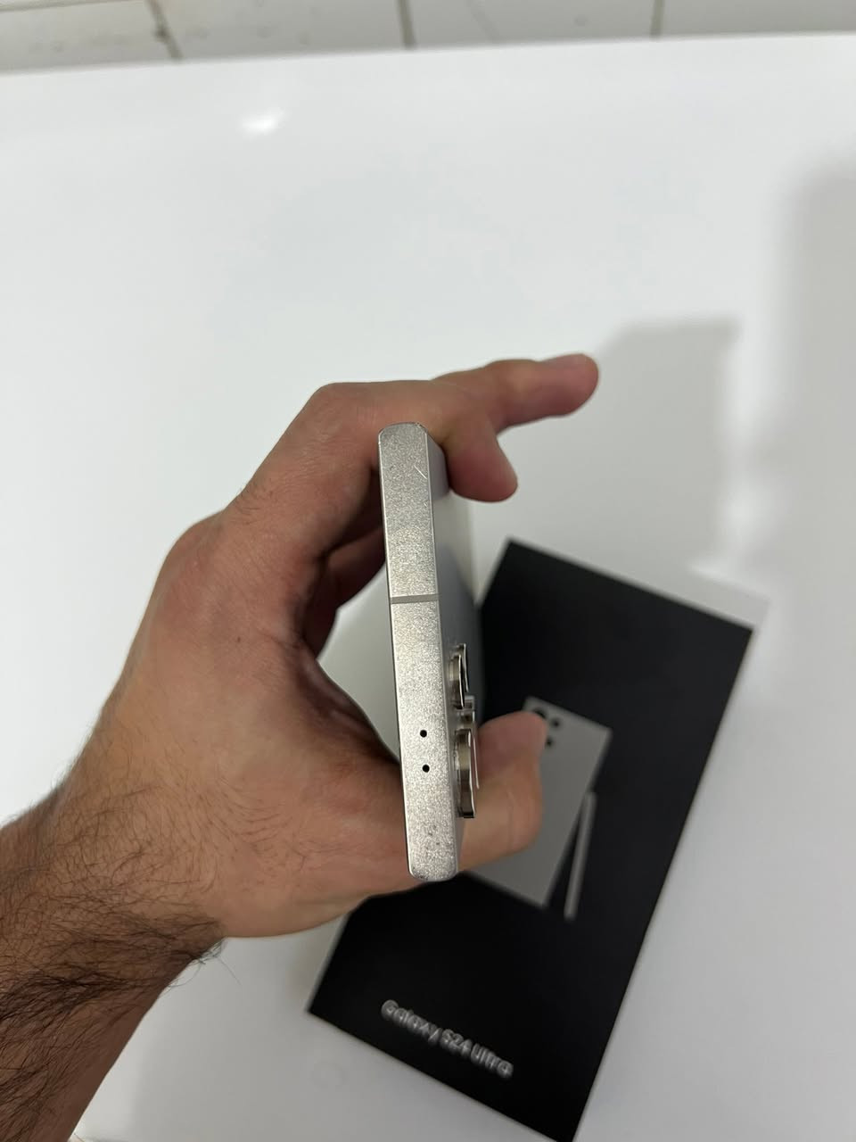 للبيع Samsung S24 Ultra 📱🔥
اني فاتح كارتونتة على ايدي نظيف جداً، بحالة ممتازة دبل سيم كارت تيتانيوم 256G  السعر ٨٩٠ الف
مكاني بغداد حي الجامعة تاخذة من البيت للتواصل ***********
