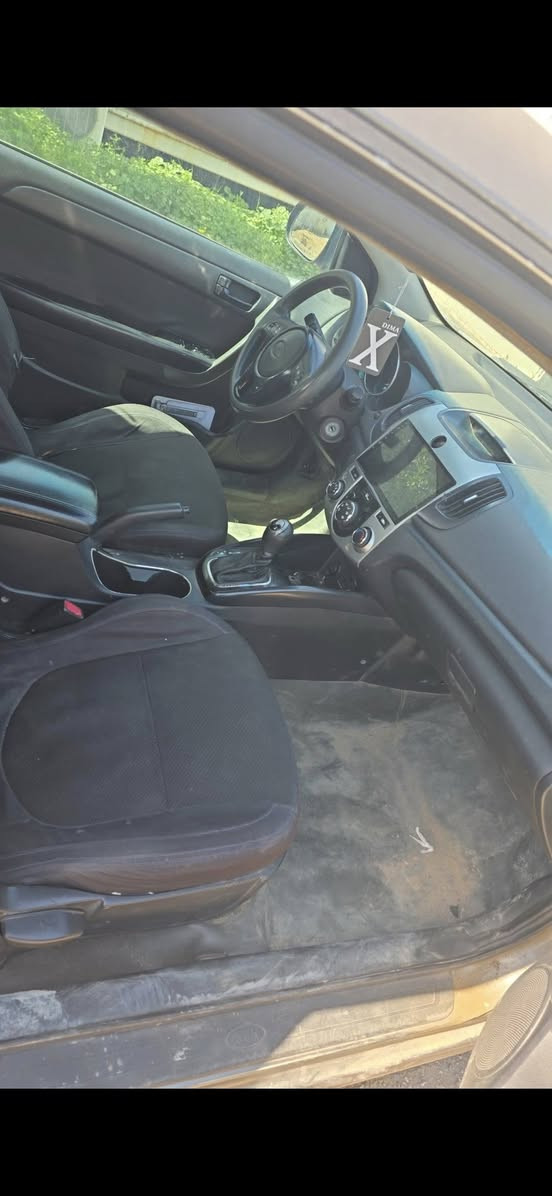 فورتي كوبيه تك باب
السعر ٦٨ ورقه
محرك ٢٠٠٠ دوش
السياره مصبوغه حزام والقماره مغلفه فابلون 
كير محرك تبريد كلشي مابيهن 
مكان السياره بغداد حي الاعلام
السياره ماشيه ١٨٠الف كيلو تقريبا
بيها حادث من وره ماعندي صور الحادث
السياره كله تفويل محسن ومي راديتر احمر 
السياره بااسمي وبيها هزه جديده بشهر العاشر


**إذا كنت صاحب هذا الإعلان وتريد حذفه لأي سبب، رجاءا أرسل رسالة إلى الدعم الفني**