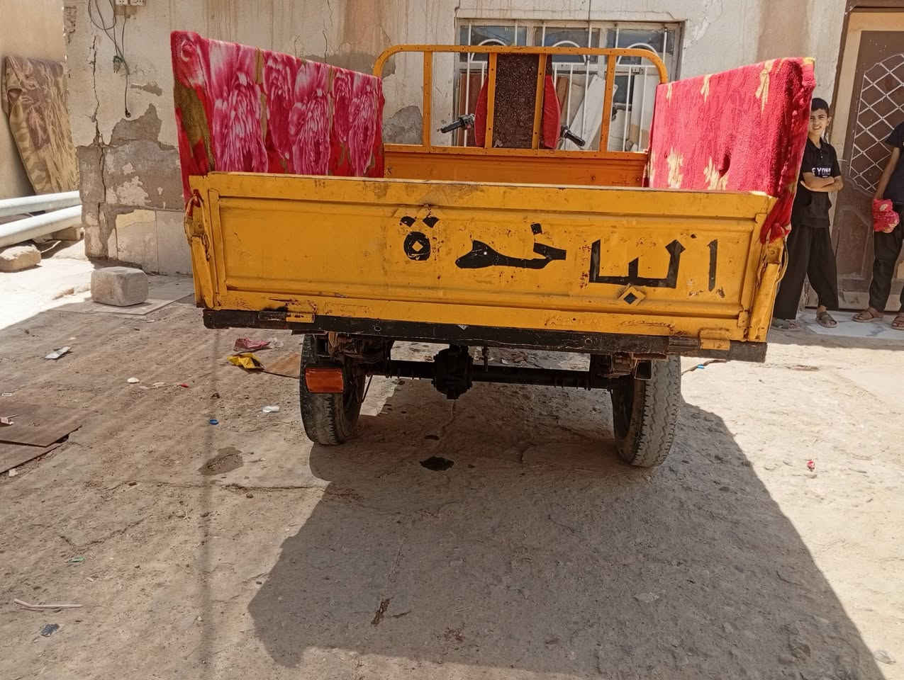 السلام عليكم ستوته للبيع اوراق اصولي سعره مليون و200 وبيها مجال مكان البصره الهارثه رقم***********
شراي يجي خاص.

