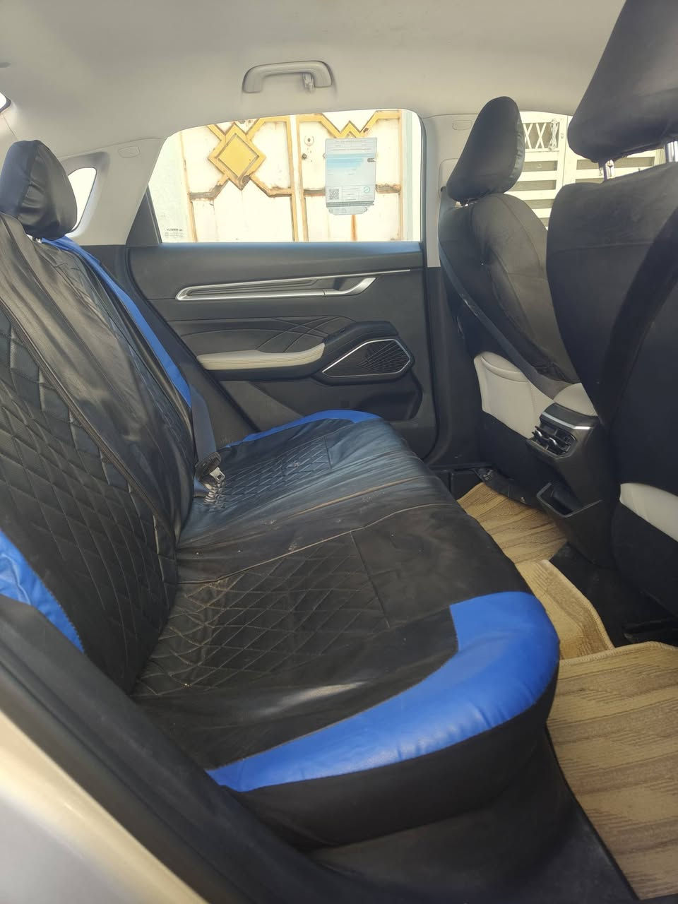 السلام عليكم سيارة جيلي  امگراند موديل 2023 سيارة جديدة بعدها فحص السعر (٨٥)وبيه مجال حگ الجية مبايل (***********)
