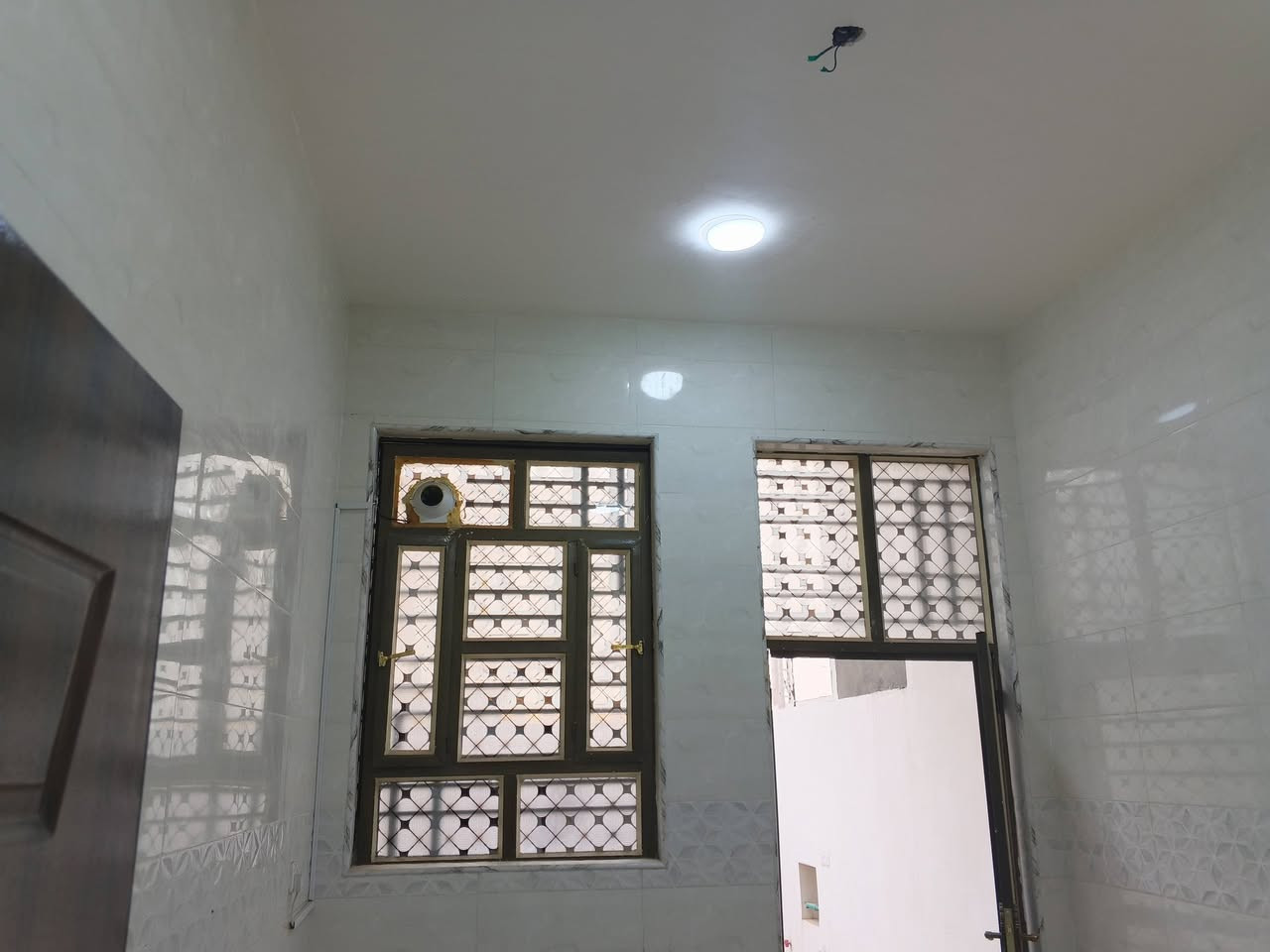 مشتمل للبيع حر مساحته 150م
بيت فول كامل منطقة 4000
ثاني قطعه عن شارع الطوك بصف بيت عنون 
 البيت حته كامرات بي بردات گيزر تانكيات كامل من كلشي خط مولد بي خط نت مابي نقص لو ابره 
السعر النقد 80بي مجال اي استفسار الاتصال 
***********
