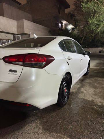 السلام عليكم
للبيع كيا فورتي 2017 

المواصفات:  
- بيها تخم تاير جديد  
- سيارة نظيفة ومهتم بيها 
- محرك ٢٠٠٠ دوش و كير بحالة ممتازة  
- استعمال شخصي  
- السيارة ب اسمي

السيارة حادثهه موضح بالسونار

العنوان :بغداد الحرية 

السعر: 135 ورقة
الرقم:***********
