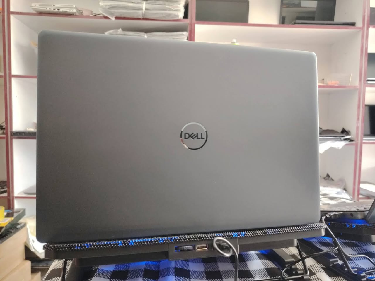 لابتوب Dell Vostro 7590
⚜️ المواصفات:
⚜️ المعالج: Core i7 — الجيل التاسع — فئة H
⚜️ الرام: 16 كيكا
⚜️ الهارد: 512 كيكا SSD
⚜️ كرت شاشة خارجي: NVIDIA GeForce GTX 1650 — 4 كيكا
⚜️ حجم الشاشة: 15.6″ — دقّة FHD
⚜️ الكيبورد: ستيكر ضوئي
🎁 الهدايا والملحقات:
• حقيبة لابتوب
• شاحن لابتوب
• ماوس
• ماوس باد
• تغليف احترافي (داخل كرتونة)
🛡️ الضمان والخدمات:
• فحص اللابتوب و مقارنة المواصفات و النضافة قبل الاستلام عند المندوب.
• ضمان أسبوع كامل بعد الاستلام.
• تنصيب ويندوز حسب الطلب مع جميع البرامج الأساسية و Office مثبتة.
🚚 التوصيل: التوصيل متوفر إلى جميع محافظات العراق
📞 للحجز أو الاستفسار (متوفر واتساب):***********
📌 موقّعنا: بغداد الامين الثانية
💰 السعر: 650,000 دينار عراقي
