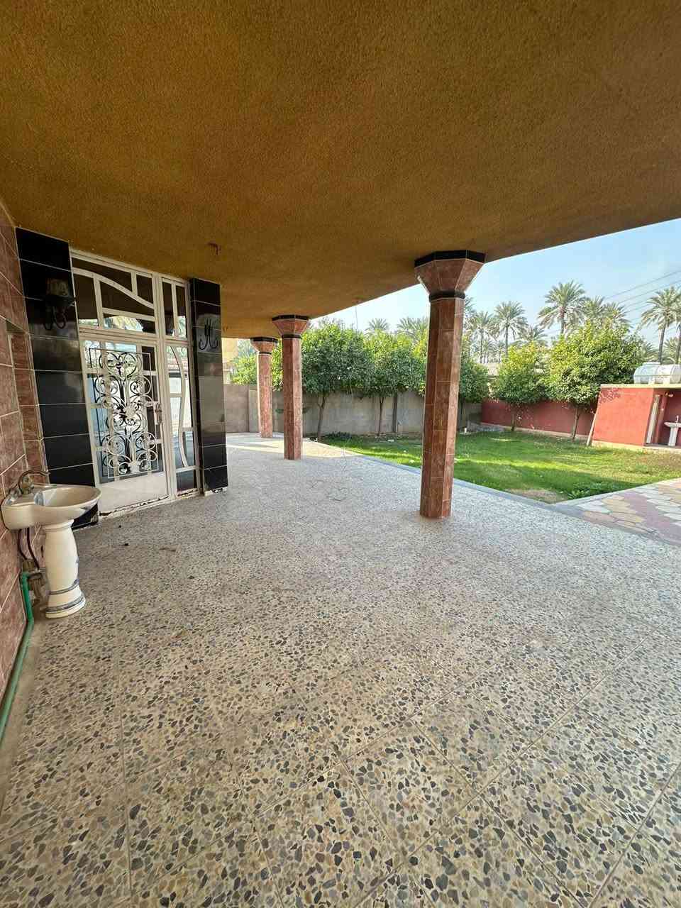 يالله سلام عليكم بيت مساحة ٤٥٠متر 
يحتوي على ٢غرف نوم
استقبال مطبخ وصالة
حمامات 
حديقة كبيرة وكراج سياره 
طابو سند ٢٥
إقرار محكمه
العنوان منطقة باوي للاستفسار الاتصال على ***********

