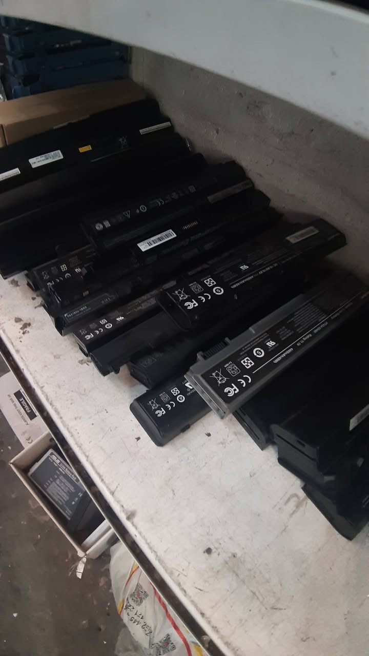 السلام عليكم 
متوفر  مواد الكترونية 
من:Lan cable   mini print  ring light  headphones Headset met pen 
lighting rgb  keycaps  Apc G ups  Desk josek Bluetooth g wireless
جملة و مفرد 
***********  :1واتساب رقم
***********  :2واتساب رقم
توصيل متوفر لجميع محافضات العراق
 للطلب راسلني خاص
