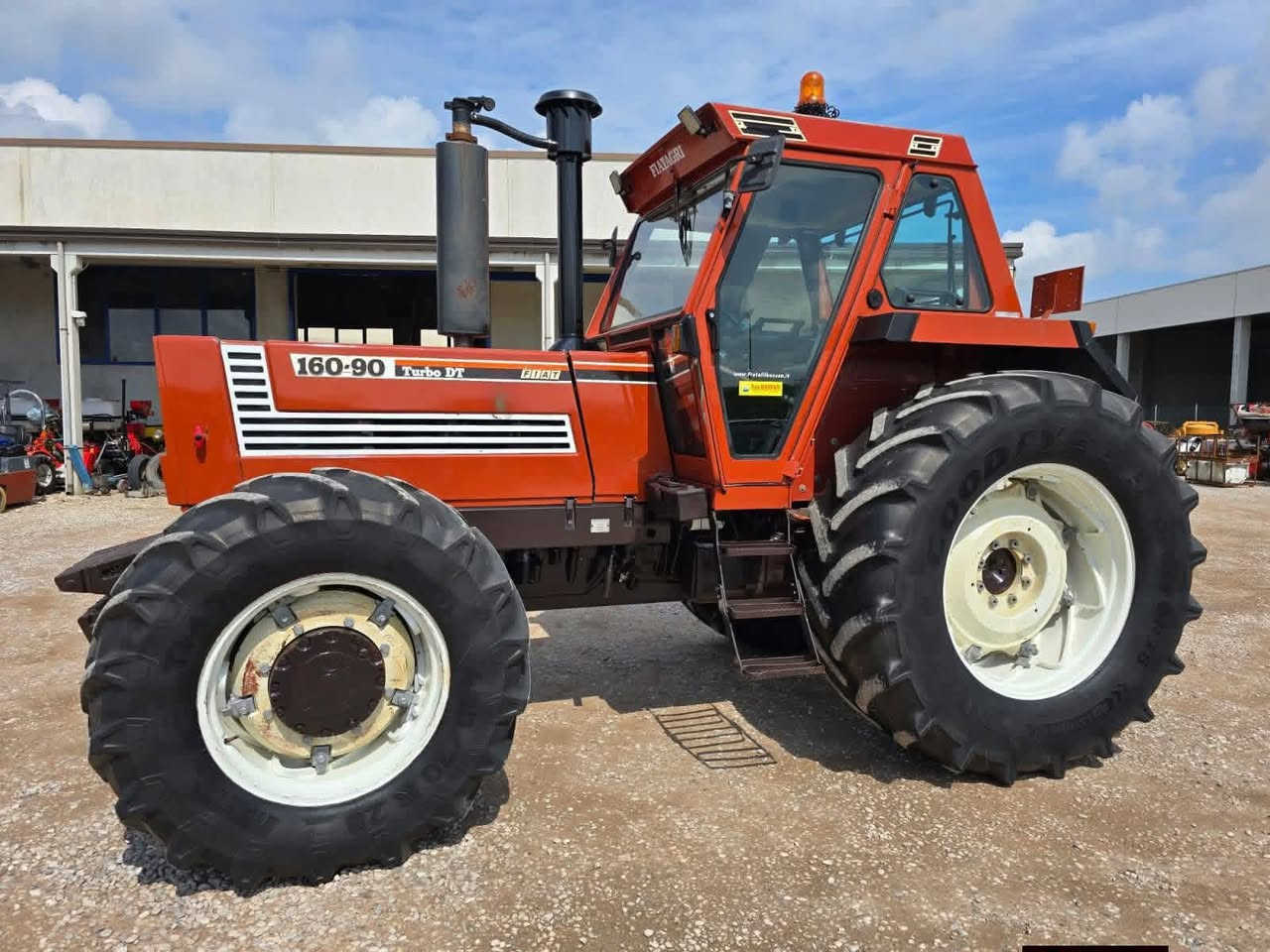 Fiat 160-90
موديل 1991
مشتغل 6800ساعة
محرك كير اكسل بالشرط كفالة عامة
اكسل بارز تكمة عريضة 
تبريد تدفئة شغال
المكينه مشروطة من كل شيء
السعر 45 مليون شامل مصاريف النقل
مكان الجرار اوربا مدة الوصول 25 يوم بعد الحجز⭕
للاستفسار خاص او 3197010285034+


**إذا كنت صاحب هذا الإعلان وتريد حذفه لأي سبب، رجاءا أرسل رسالة إلى الدعم الفني**