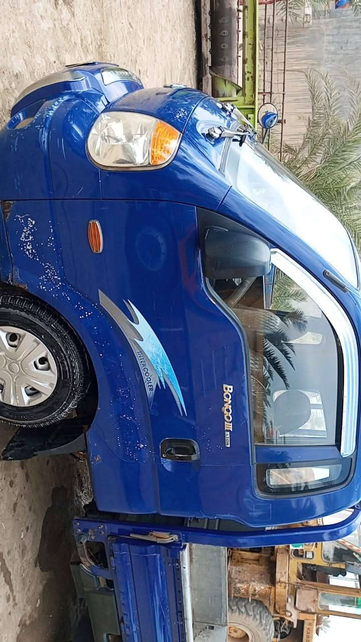 السلام عليكم 
بنكو300مفتوح موديل2007
مكفولة كفاله عامه
تبريد شغال
مكينه جديده توه مجفته
تخم تاير حداديه جديده سنويه بسمي توه شادله رقم انكليزي
 واسط  السعر80وبيه مجال للطيبين
***********
