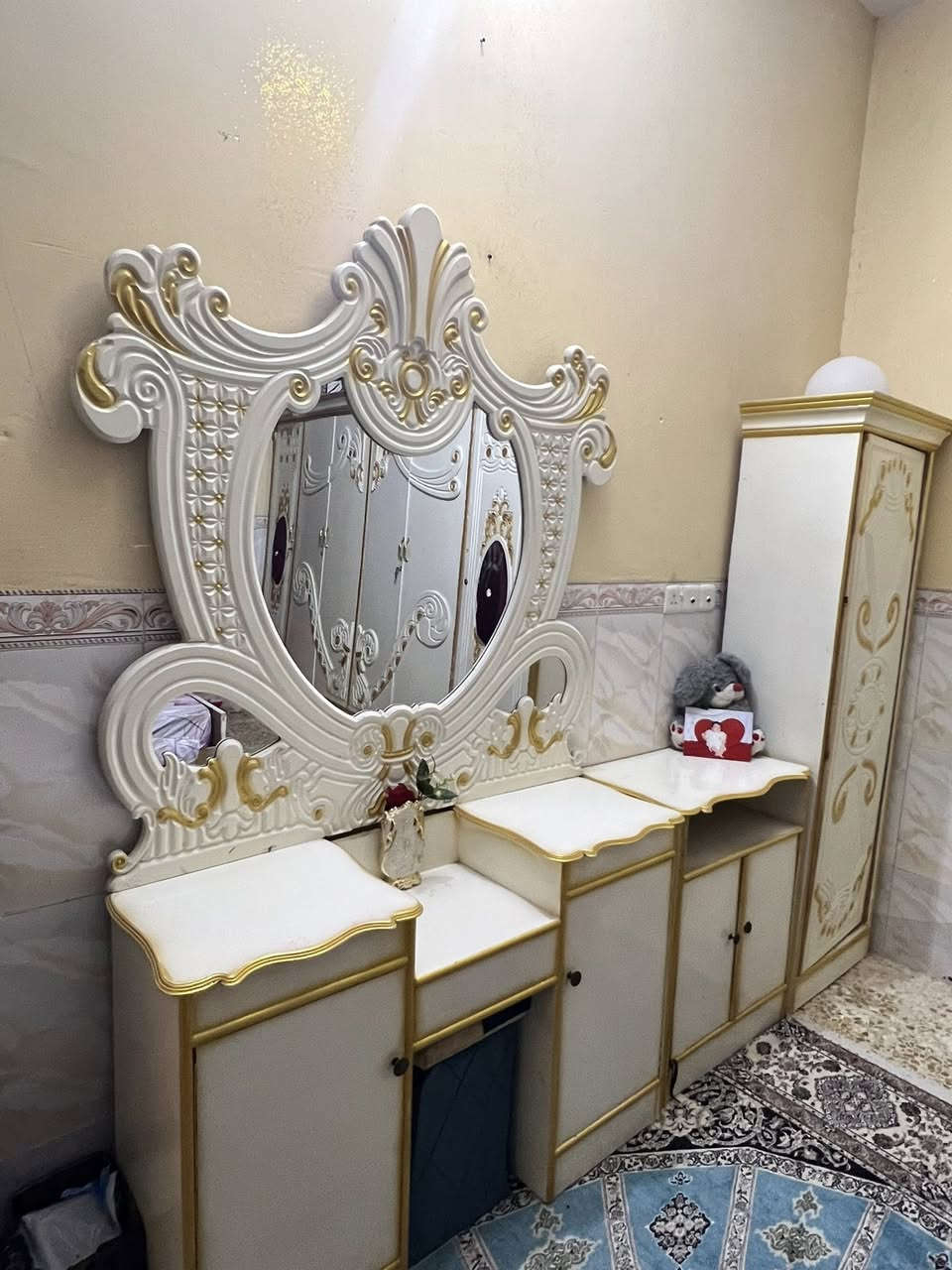 غرفه اخشاب عراقي مرتبه حيل و نضيفه و سعرها مناسب كامله ما بيها نقص للتواصل ***********
