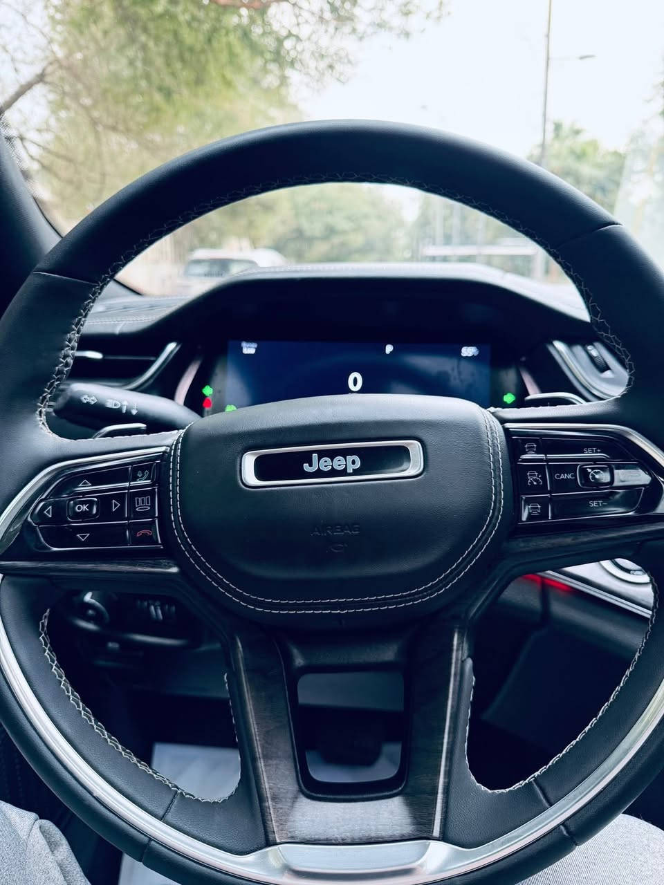 جيب كراند شيروكي اوفرلاند
الموديل : 2023
المحرك:V6, 3.6L.
العداد: 19 الف
السياره : 5 راكب المرغوب
رقم بغداد بسمي تحويل ثاني يوم

المواصفات : فول 1/1
* دفع رباعي 4x4.
* نظام تعليق هوائي (جكات). 
* قيادة ذاتية عند المنعطفات.
* رادار امامي مع مانع تصادم. 
* تحذير الخروج عن المسار. 
* مستشعر نوم السائق مع نظام التوقف الآلي. 
* تحذير النقطة عمياء  .
* نظام تحذير عند التقاطعات. 
* نظام تحذير عند تجاوز السرعة المحددة. 
* إنارة محيطية خمس الوان. 
* شاحن موبايل وايرلس. 
* تعديل وضعيات مقود السائق كهربائيا. 
* مرايا تعتيم ذاتي. 
* المرايا الجانبية قابلة للطي كهربائيا. 
* نظام الصوت 9 سماعات Alpine.
* ويل قياس 20 انج.
* سقف بانوراما. 
* شاشه كبيرة 10.1 انج. 
* نظام الخرائط (GPS).
* عرض خرائط الطريق على لوحة القيادة.
* لوحة القيادة بقياس 10 أنچ. 
* المصابيح الأمامية LED. 
* كشافات الضباب LED.
* المصابيح الامامیة متحرکة.
* دخول ذكي. 
* بصمة على 5 ابواب للدخول الذكي. 
* تشغيل عن بعد.
* الصندوق الخلفيي كهربائي.
* فتح الصندوق الخلفي مع حركة القدم.
* ذاكرة لحفظ وضعيات الجلوس للسائق. 
* ذاكرة لحفظ وضعيات الجلوس للراكب.
* مساج للمقاعد الامامية السائق والراكب. 
* المقاعد الأمامية كهربائية.
* المقاعد الأمامية تبريد وتدفئة.
* المقاعد الخلفية تدفئة.
* ستائر للشبابيك الخلفية.
* انارة داخلية LED متعددة الالوان. 
* حساسات امامية. 
* حساسات خلفية. 
* مكيف خلفي مع وحدة تحكم منفصلة. 
* تدفئة ستيرن. 
* مانع تصادم خلفي.
* بلوتوث تلفون. 
* محدد سرعة. 
* نظام التشغيل والاطفاء الاوتوماتيكي .
* نظام بريك اوتماتيكي.
وبعد بيه هواي مواصفات جناي الاوفرلاند يعرفهن

اني مستورده ومصلحه بيه ربع جاملغ صبغ فقط باقي غراضه الاصليه بدون تبديل وبدون صبغ فقط بارد جدا بسيط
سياره بدون ايرباك بدون لغد بدون شاصي شرط الفحص وين ميعجبك
ناشر رقم شاصي
سياره مسويله صيانه دهن وفلتر ومابيه اي نقص وبيه كتاب تضليل
مكاني بغداد
‏‭0773 489 8688‬
وتساب 👈‭ 0790 316 8635‬
