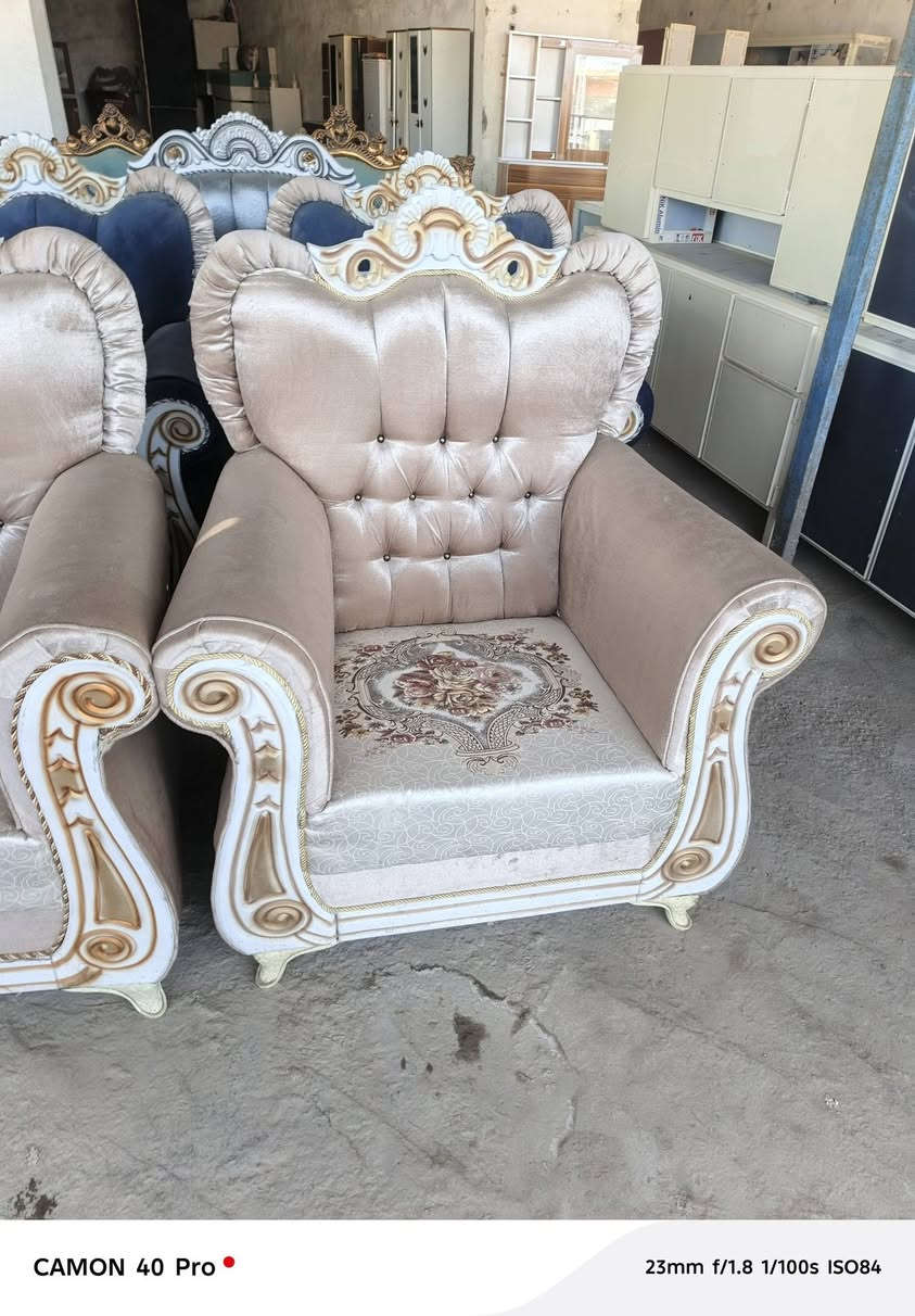 اتخامه ملكيه زلغ مابيه حيل ١٠ نفرات محد كاعد عليهن توصيل الي باب بيتك عدنه توصيل ***********
