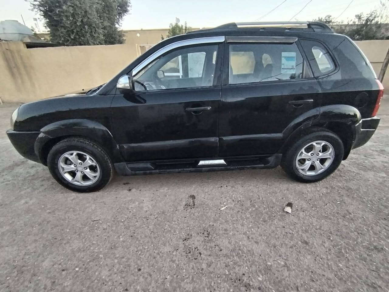 السلام عليكم توسان 2009مكفوله بس بنيد وجامبغ مصبوغ من خارج بدون دواخل محرك وكير بلادي مامفتوح خيط بخار سياره جديده  رقم نكليزي بغداد سنوية بسمي االسعر 110الرقم ***********
