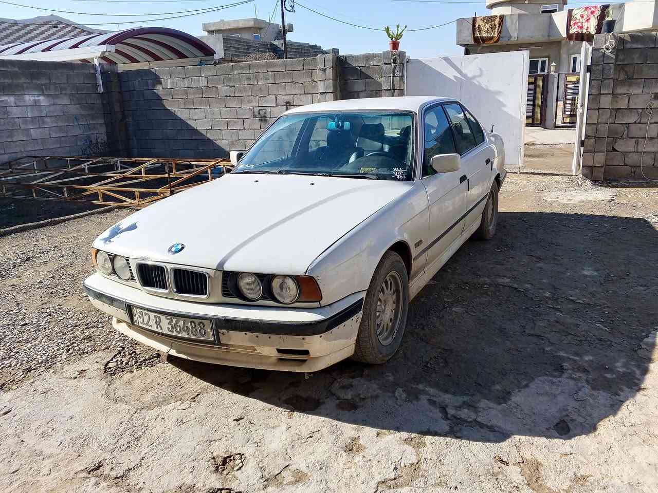 بي ام موديل 1994حجم 520كير عادي بدون ضربه وبدون صبغ وضع شركه كوبن بانزين موجود مكان سهل نينوى ***********/***********
