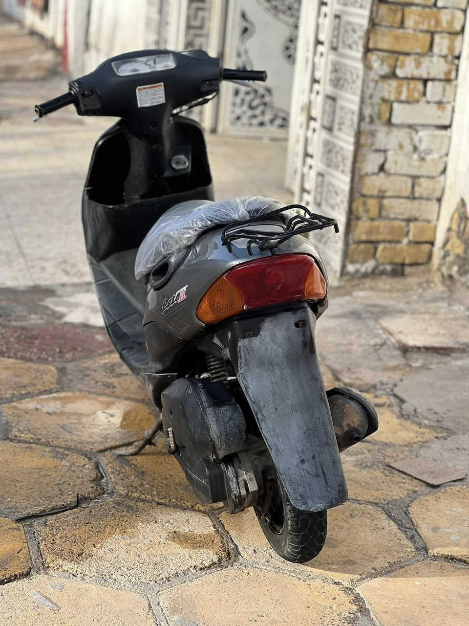 جنطه كهربائيات شغاله باتري جديد تواير جدد تجفيت جديد أوراق بسمي نقصه عرموطة سلف والستان موجود بس طاك السعر ***********
