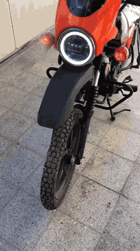 السلام عليكم للبيع دراجة دايوان محرك ٢٠٠cc موديل ٢٠٢٥ مرقم اربيل انكليزي وبعدهي بسم المعرض بس تأخذ حجز وتروح تحول الدراجة زيرو ما صارلها ٢١ يوم من نزلتها من المعرض جبتها مشروع  دليفري بس غيرت الفكرة وأريد أبيعها السعر ٢٥٥٠ وبيها مجال حگ الجيه للتواصل واتساب فقط على الرقم هذا *********** بغداد الشعب حي المصطفى مقابيل محطة وقود سما بغداد
