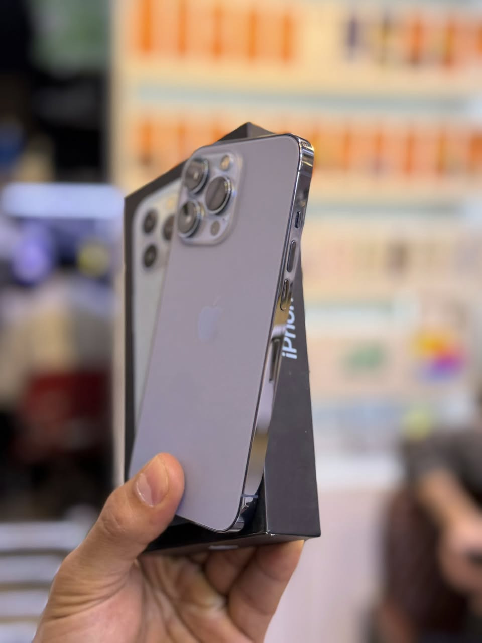 ايفون 13 برو نموذج m اصلي ذاكره 256 بطاريه 90 نضافه 💯💯 شخط واحد مابي جهاز لا مفتوح ولا مصلح ضمان من مركز وين ميعجبك افحص ملحقات كامله السعر 575 الف اقوى سعر العنوان بغداد البياع شارع عشرين 
 🟦🟦 متوفر اقساط على مصرف الرافدين فقط 👉 
هاتف ***********📞📞
هاتف ***********📞📞
