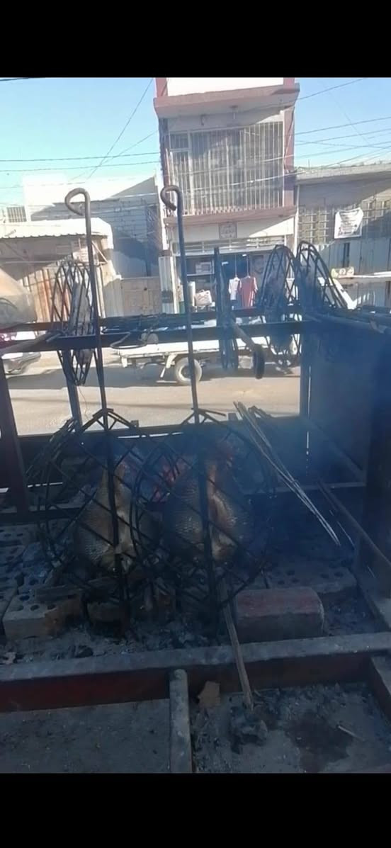 محل بيع اسماك مع شواية و طبكايات مع حطب مع حوض للعرض عدد ٢. للبيع السبب عدم التفرغ. للاستفسار الاتصال ***********
