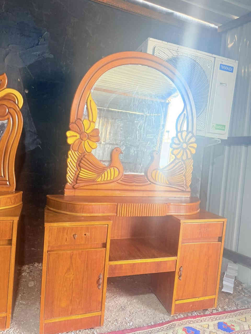 غرفه عراقي تصميم تركي بسعر 500 في مزاد الثقه 
بدايه مجسر الرازي مقابيل الملعب 
***********
يوجد نقل داخل ديالى
