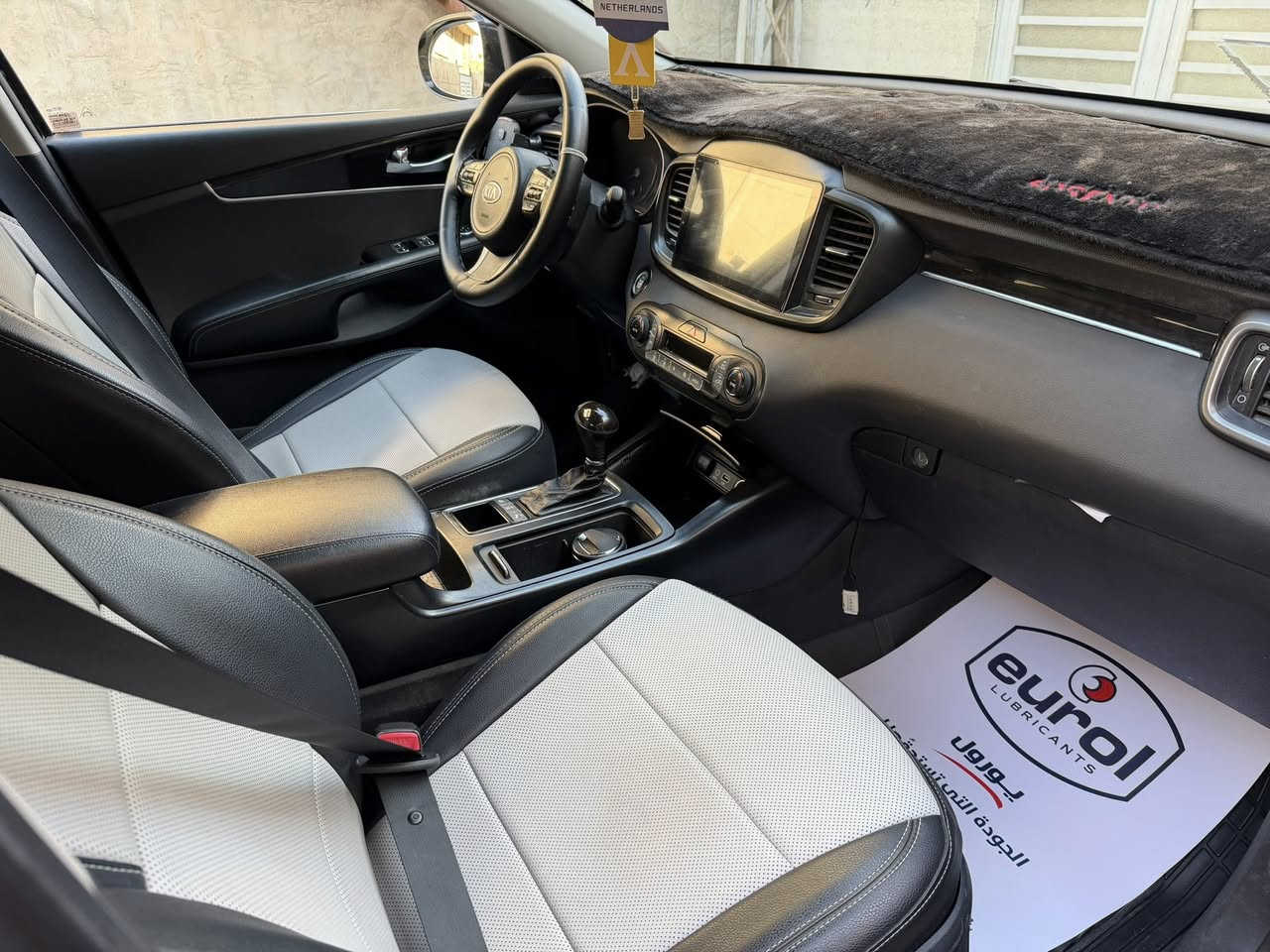 سورنتو 2015 خليجي
فول 1/1
بصمه /بانوراما /فور ويل /حساسات امامي خلفي كامره 3 انظمه قياده /شاشه /مقاعد جلد ………الخ
7  راكب 
محرك 2.4 دوش
محرك وكير كفاله
تخم تاير جديد 
بارد بسيط في الباب الخلفي فقط
هزه قريبه رقم جديدبغداد
السعر 168
رقمي ***********
