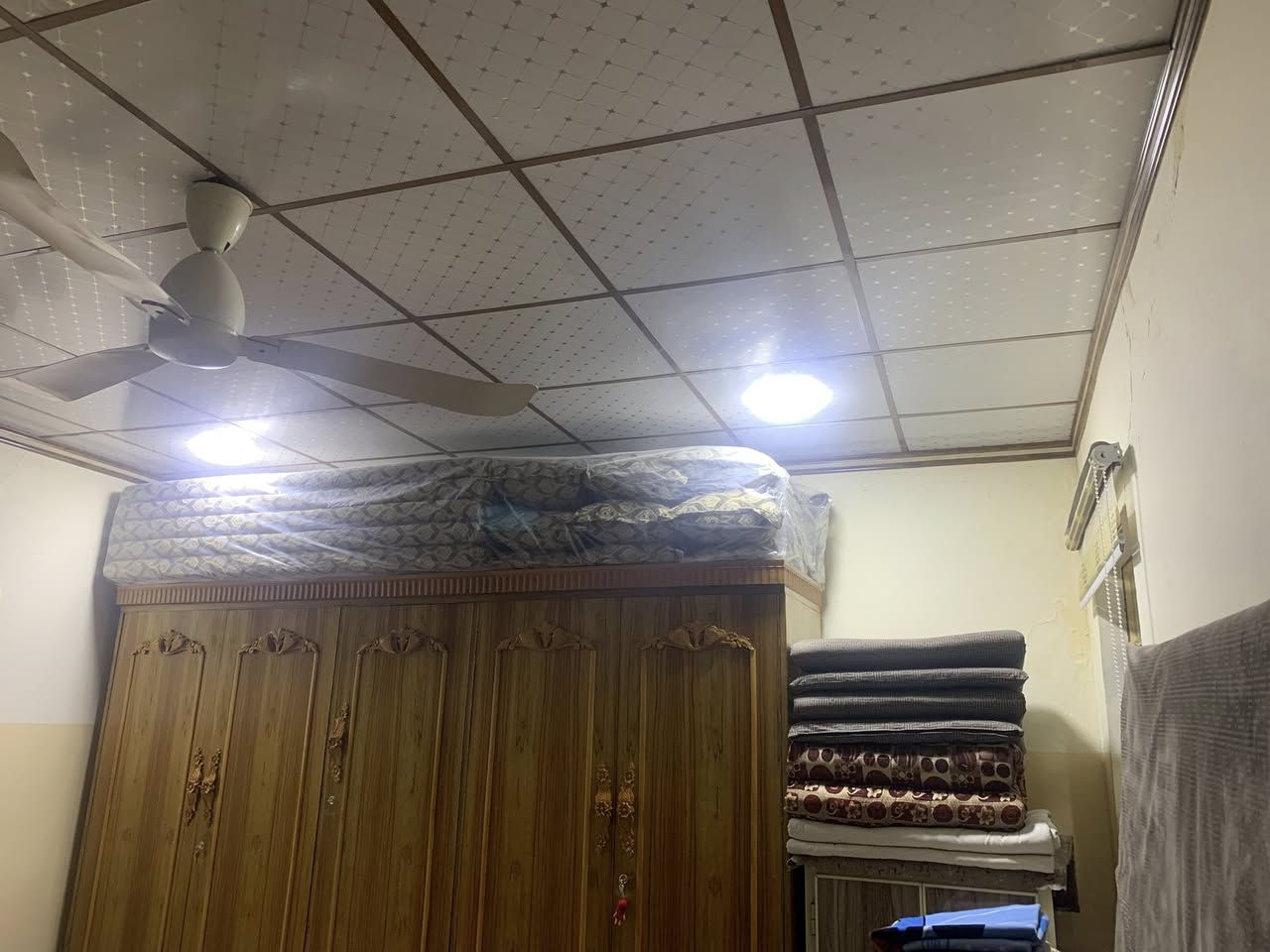 السلام عليكم ورحمة الله وبركاته.   الدار للبيع حي القدس قرب جامع الهده ***********
