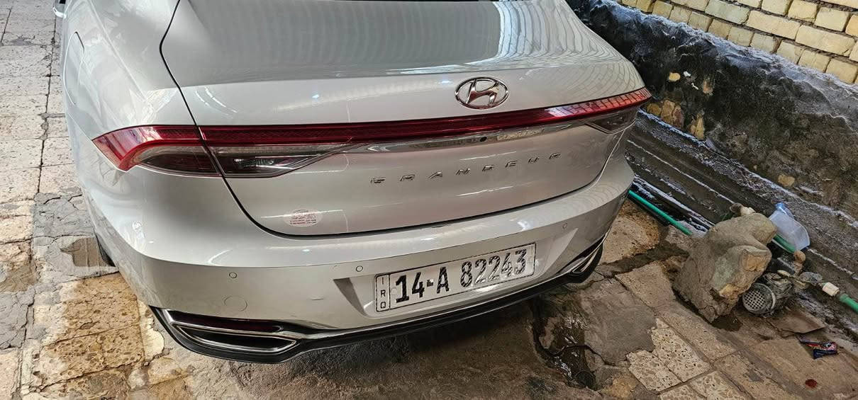 السلام علكيم 
ازيرا 2022/ كوري كفاله
رقم بصره حره 

المواصفات :
 
.كراسي كهرباء  
.كرسي خزن ميموري وضعين
.كراسي جلد اسود + (تدفئه + تبريد)
.رادار مانع تصادم 
. رادارت جانبية ( تحذير النقطة العمياء ) 
. شاشة وسطية اكبر حجم 
. هاندبريك كهرباء 
.اوتو هولد
. تحكم ستيرن جهتين 
. شفتات كير  بل ستيرن 
.جنطة كهرباء ذكيه عند الاقتراب تفتح
. تبريد قطعتين يتفاعل مع الاتصال
.تدفئة ستيرن
. عدادات ديجتال 
. اضاءة امامية ليد 
. اضاءة امامية زينون 
. اضاءة خلفية ليد 
. ويل كب  
. تشغيل عن بعد
. وضعيات قيادة عدد 4
. تحديد سرعه 
.مثبت سرعه
. تحديد مسار
. قيادة ذاتيه (تتفاعل مع السياره الكدامك حسب السرعه)
. سماعات نظام Bose العالمي 
.كاميرا جانبية مع تشغيل الاشارة
. شاحن لاسلكي ( wireless ) 
.اوتوبارك
.مساحات اوتو ويا المطر تشتغل وحدها 
. عزل هواء ممتاز

كل كهربائياتها شغاله 
كير مكينه كفاله / ماشيه/ 23 الف

السعر /210/ وبيها مجال
سعر ما اكطع باتصال تعال شوفها وتدلل  مكانها بالبصره / دور شرطه
للأستفسار /*********** البصرة, العراق
