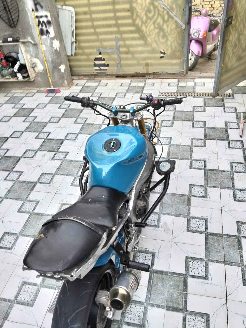 كاوسكي 2004 أول كصه شغاله بس ابيع كوم حديد الي تعجبه يراسلني خاص 0783 925 5755
