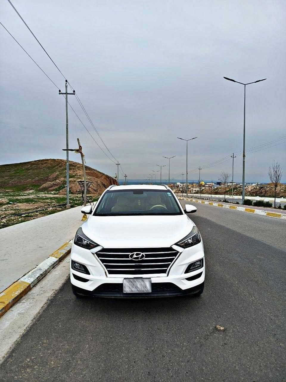 السلام عليكم
هونداي توسان2020 للبيع رقم اربيل الدولي  بصمة ابواب وبصمة تشغيل وبصمة صندوق كشنات كهربائي  شاحن واير ليس لايتات الامامية وخلفية LED  ثلاجة بجكمجة  وضعيات قيادة ( ايكو سبورت عادي) حساسات امامي وخلفي  كاميرة خلفية كشنات جلد السيارة مكفولة من صبغ وبارد ودعاميات ايضا هزا وسنويه جديدة لغاية 2030  كير ومحرك مامفتوح بشرط  ماشية
 130 كم 
مكان سيارة / قضاء شيخان
 وسعر / 213 $ وبي مجال 
التواصل ***********

