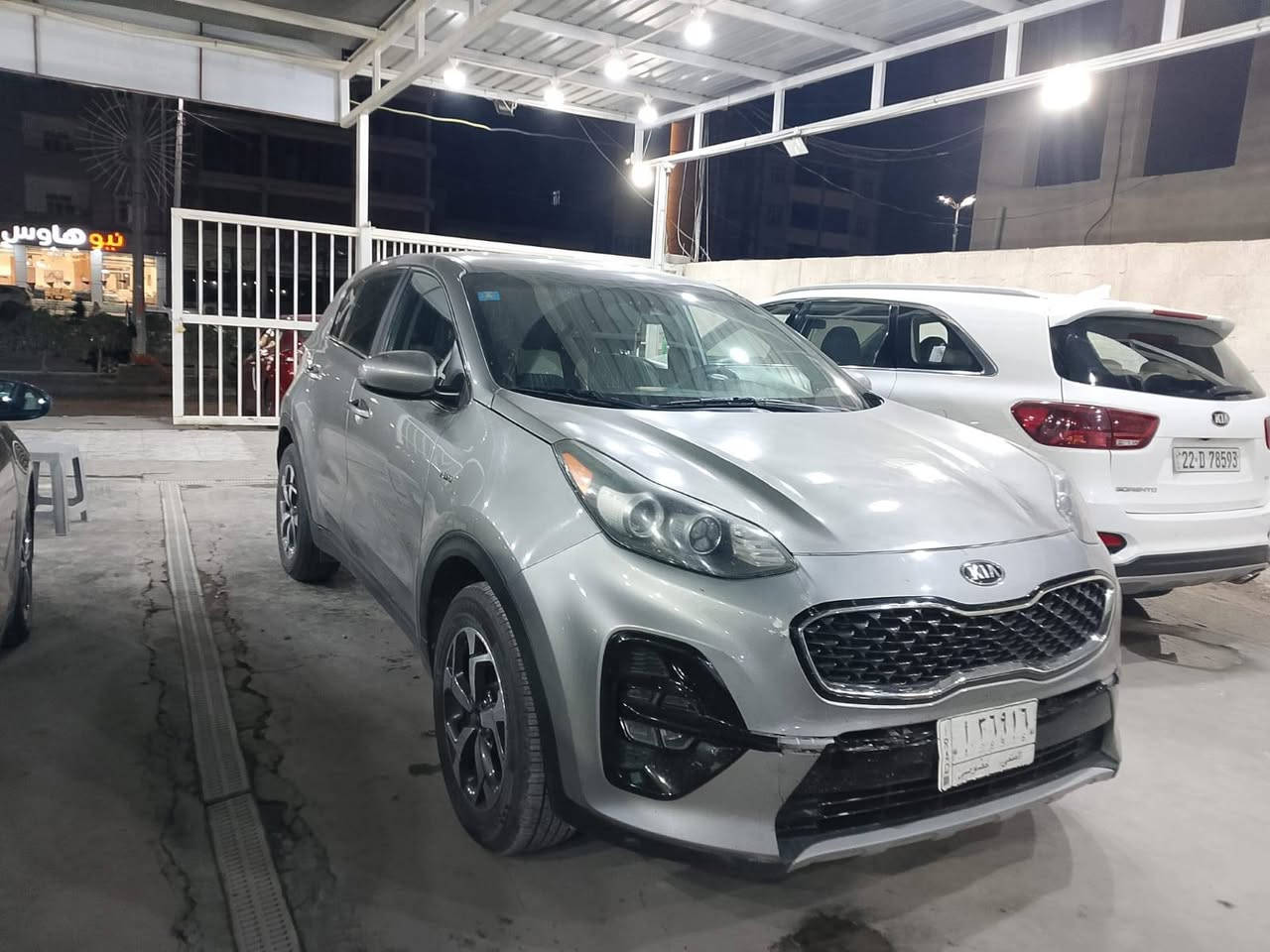 سلام عليكم كيا سبورتج محرك 2400شاشه كامره بلاجكتر رادارت  موديل 21 ورد امريكي بيه قطعتين صبغ بدون تبديل بدون شاصي رقم مثنئ حره تحويل ثاني يوم السعر 165 وبيه مجال *********** او ***********
