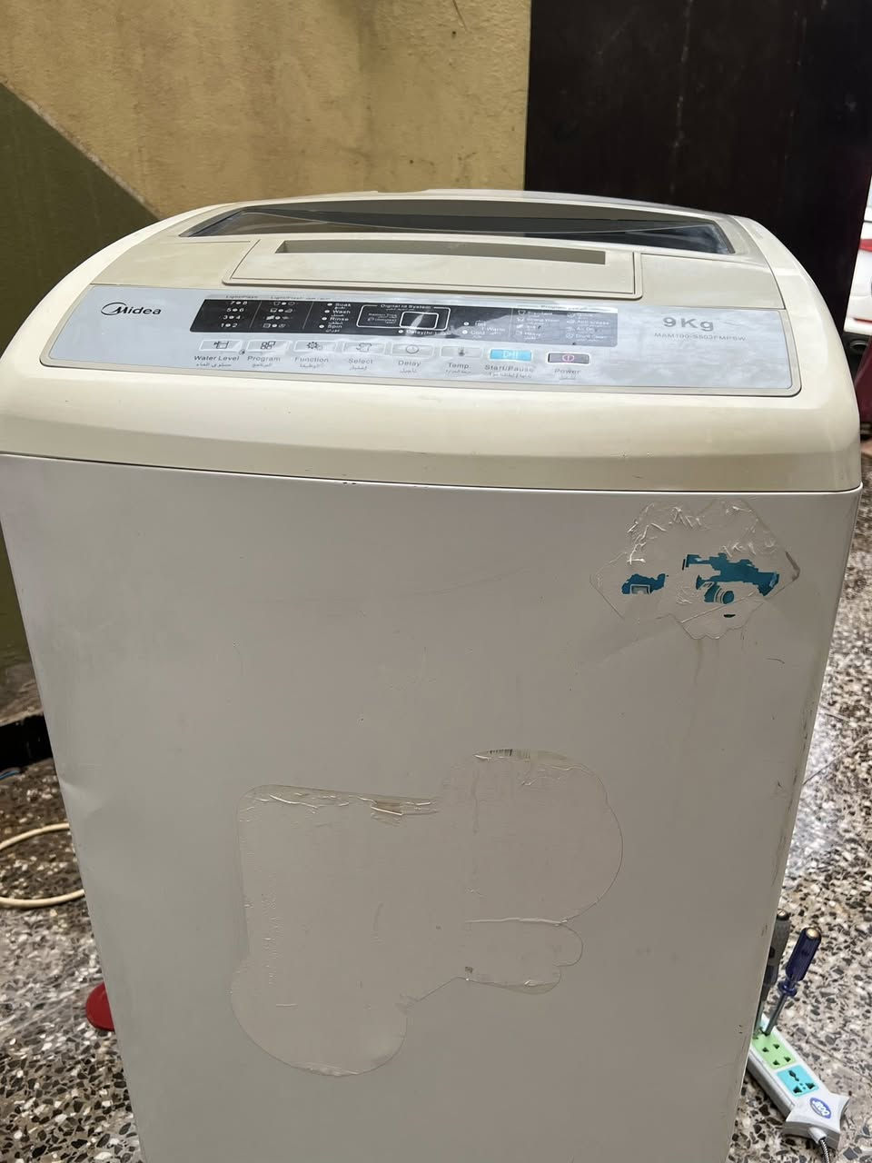 سلام عليكم غسالة اوتماتيك نوع ميديا 9 كيلو نظيفة بلاد شغالة مابيها اي نقص   ***********
