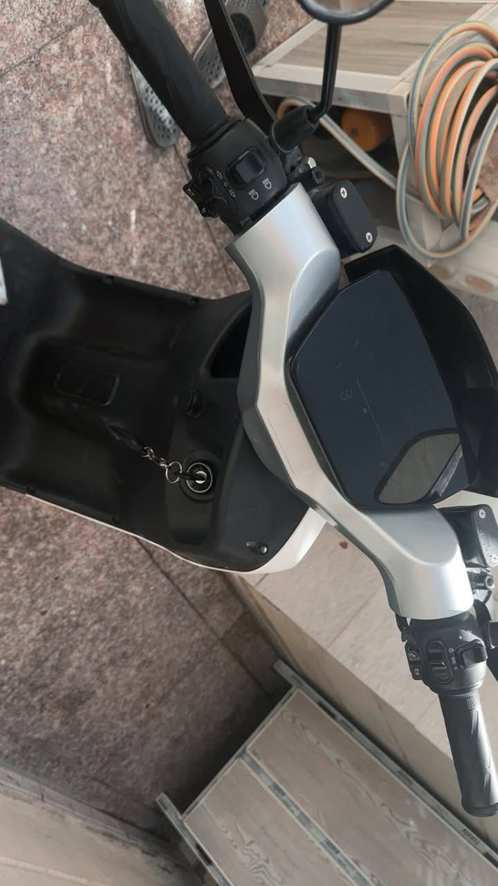 دراجه شحن بغداد بوليس   6 بطاريات كبار
4 سرع سرعتها 70 حقيقي
بك نضام رجوع للخلف/دبل اشاره/لايت عالي ناصي رماش.
صندوك كبير يسع الاغراض
بلوتوث
بريكات دسك/تايرات جوبلس
ضد الماء والغسل/سعر 625
دراجه جديده ونضيفه
تمشي ٤٠ كيلو
***********
بغداد
