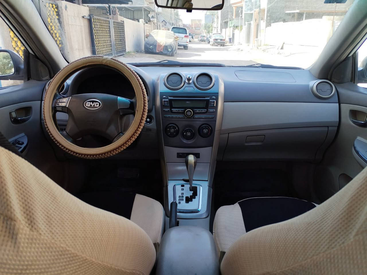 السلام عليكم للبيع بي واي دي موديل ٢٠١٣ رقم بغداد انكليزي كير اوتوماتيك مكينه ١٨٠٠ سياره جاهزه مابيه اي نقص مواصفات فتحه تحكم ستيرن بصمه تدفئه وتبريد ثلج مكان السياره سريع حي العامل مجاور مسبح الرافدين السعر ٥٩ تلفون ***********
